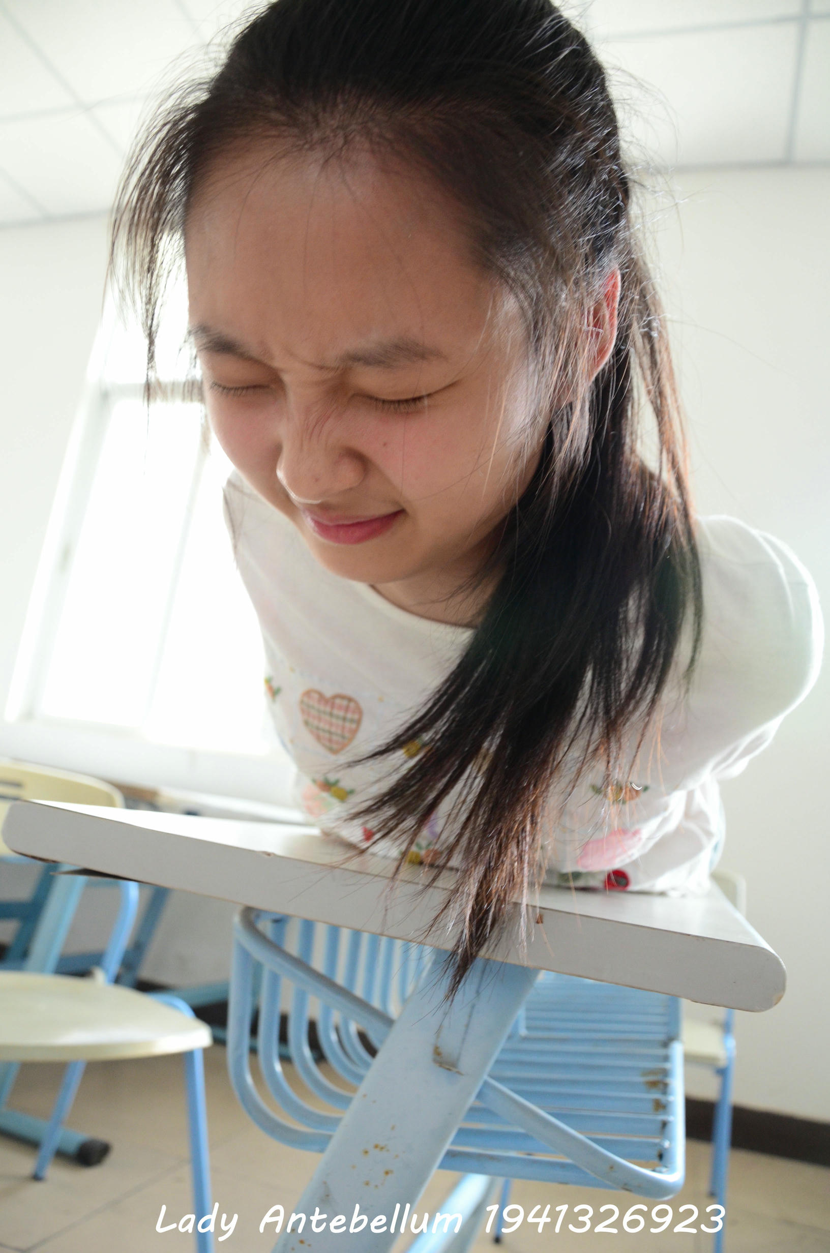 [战前女神] 恋足美腿棉袜女神级摄影套图 071 [92P-129MB]_第5集