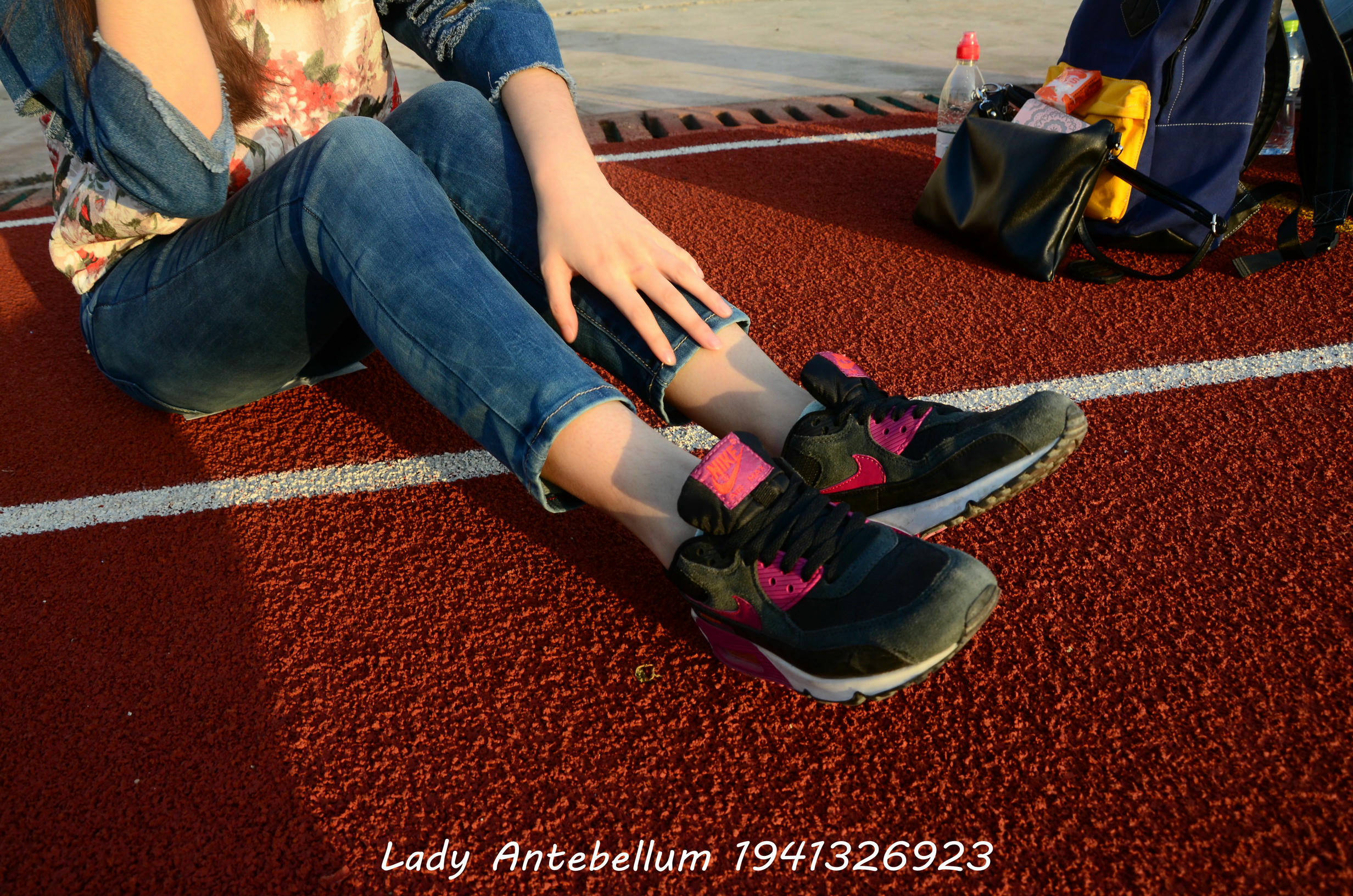 [战前女神] 恋足美腿棉袜女神级摄影套图 072 [72P-150MB]_第1集