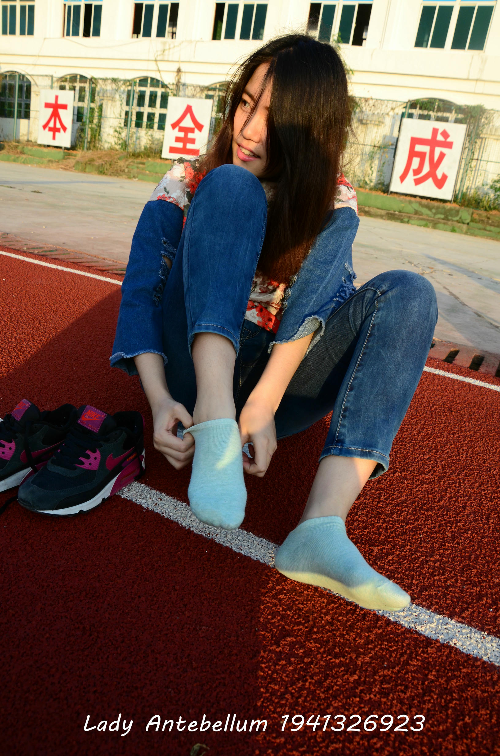 [战前女神] 恋足美腿棉袜女神级摄影套图 072 [72P-150MB]_第1集