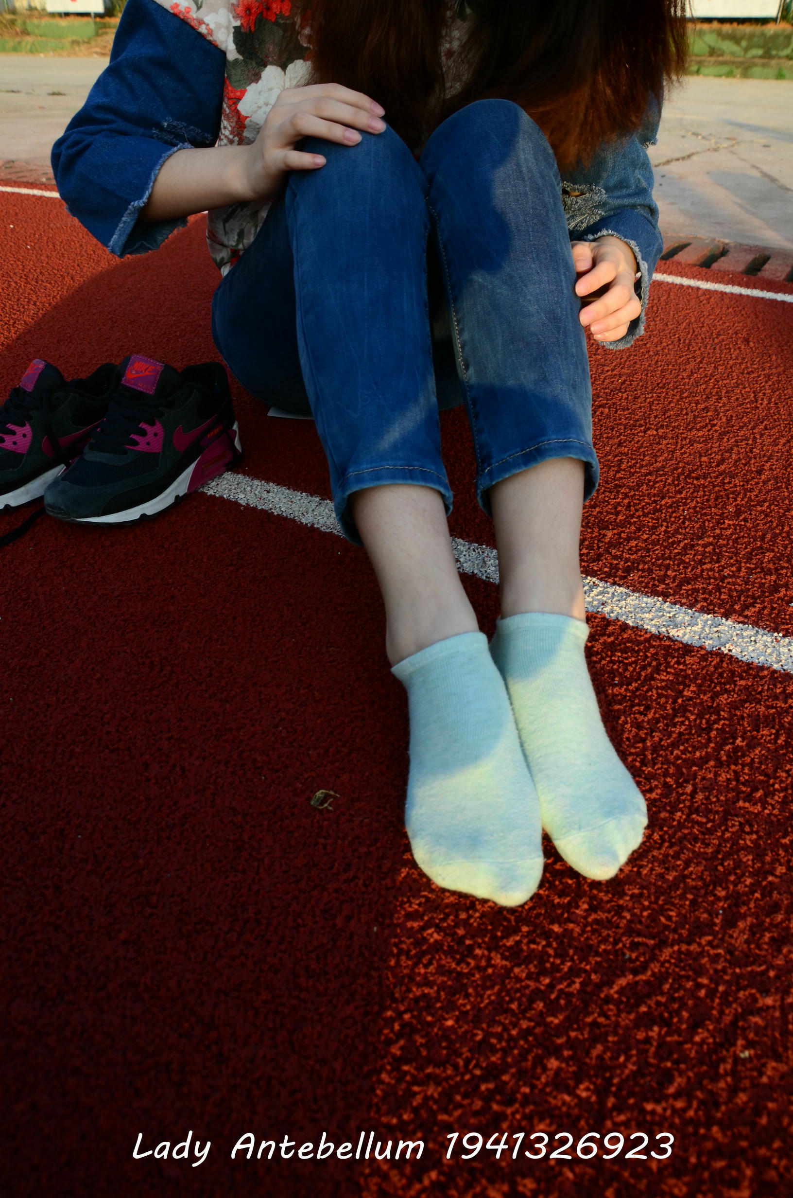 [战前女神] 恋足美腿棉袜女神级摄影套图 072 [72P-150MB]_第1集