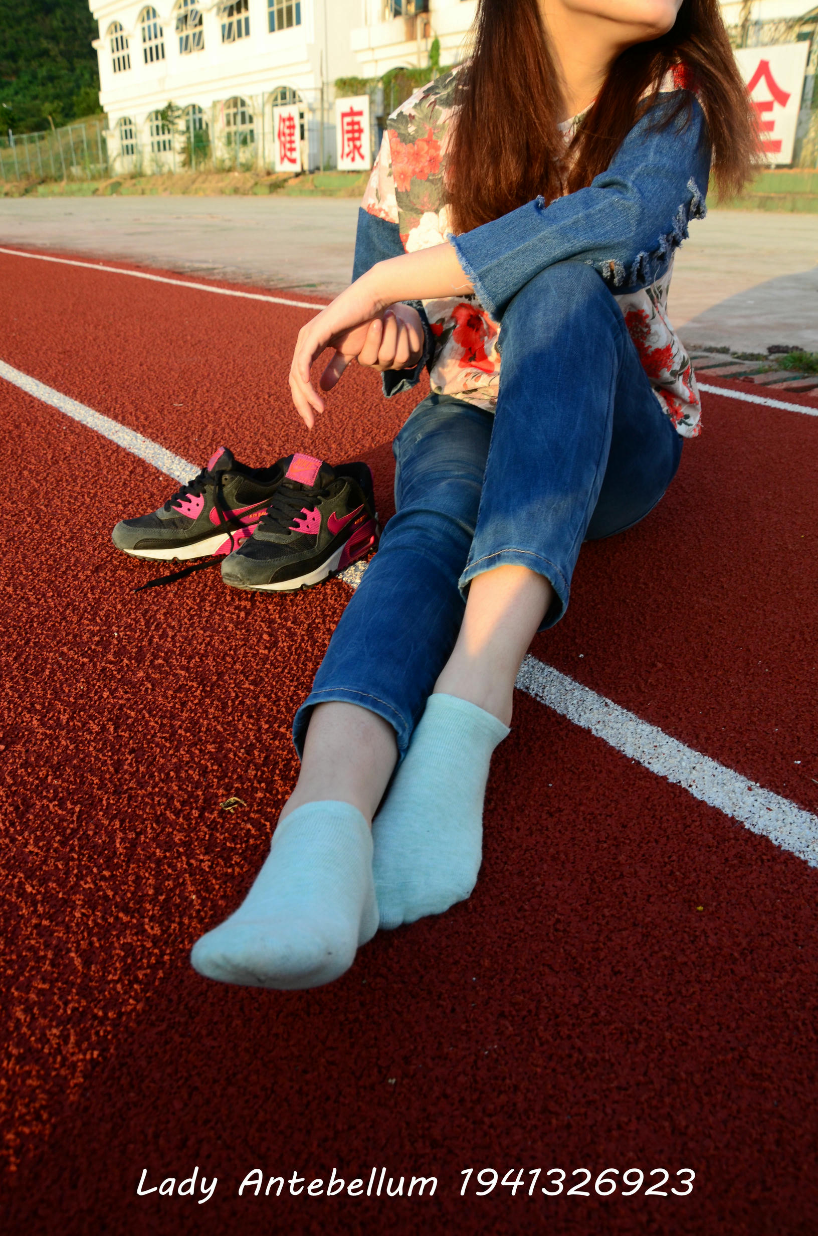 [战前女神] 恋足美腿棉袜女神级摄影套图 072 [72P-150MB]_第2集