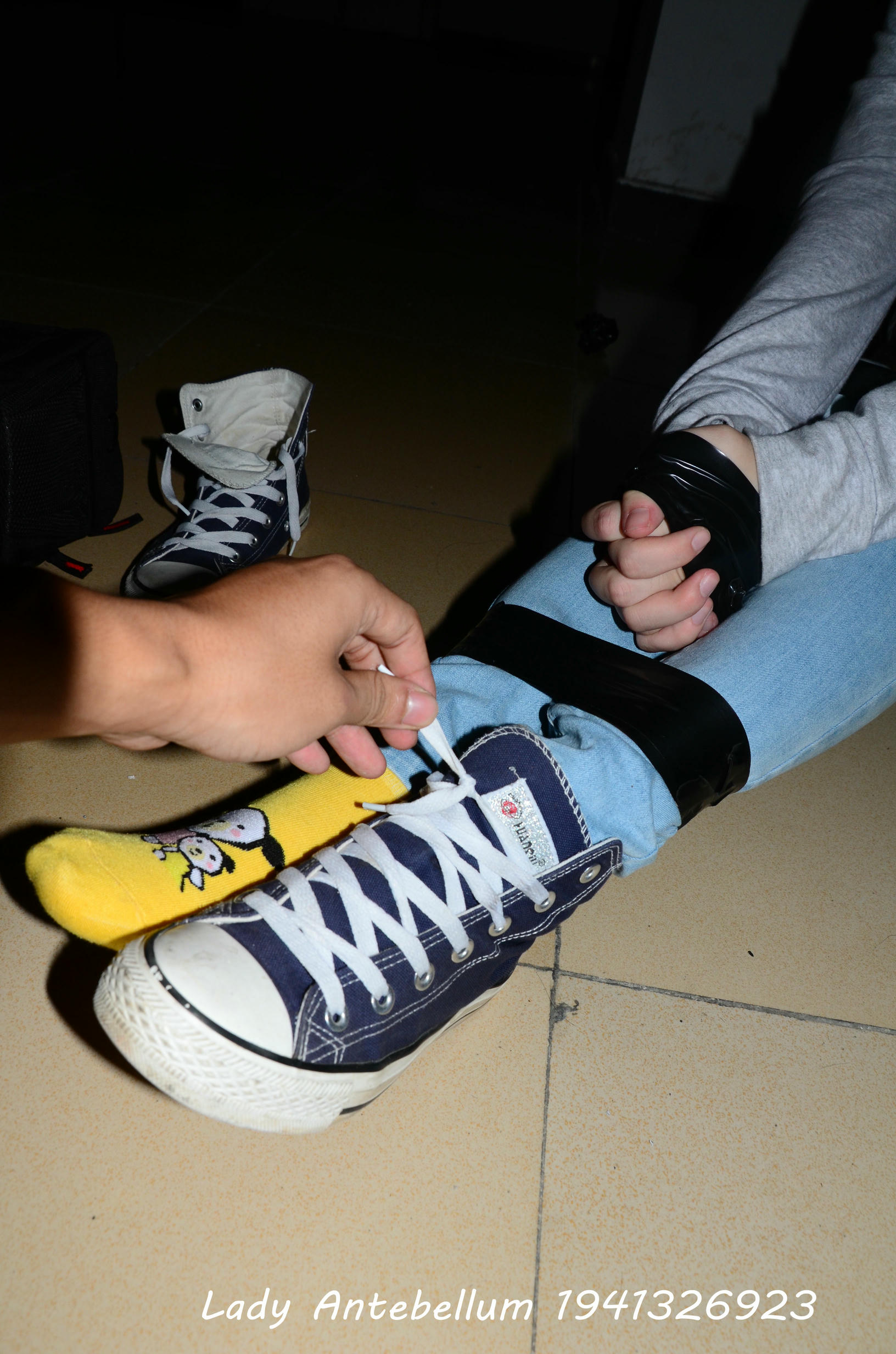 [战前女神] 恋足美腿棉袜女神级摄影套图 073 [71P-150MB]_第1集