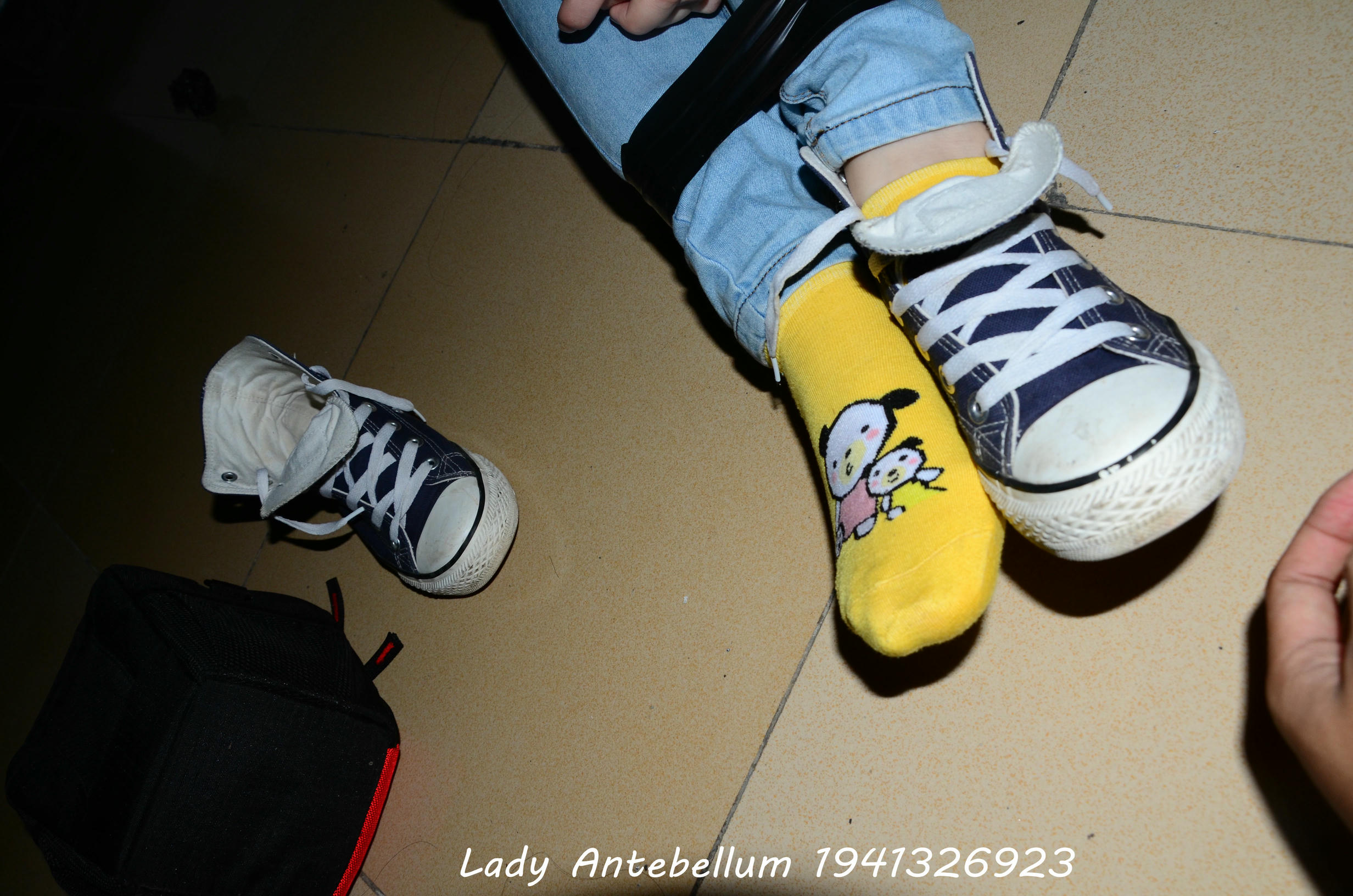 [战前女神] 恋足美腿棉袜女神级摄影套图 073 [71P-150MB]_第1集