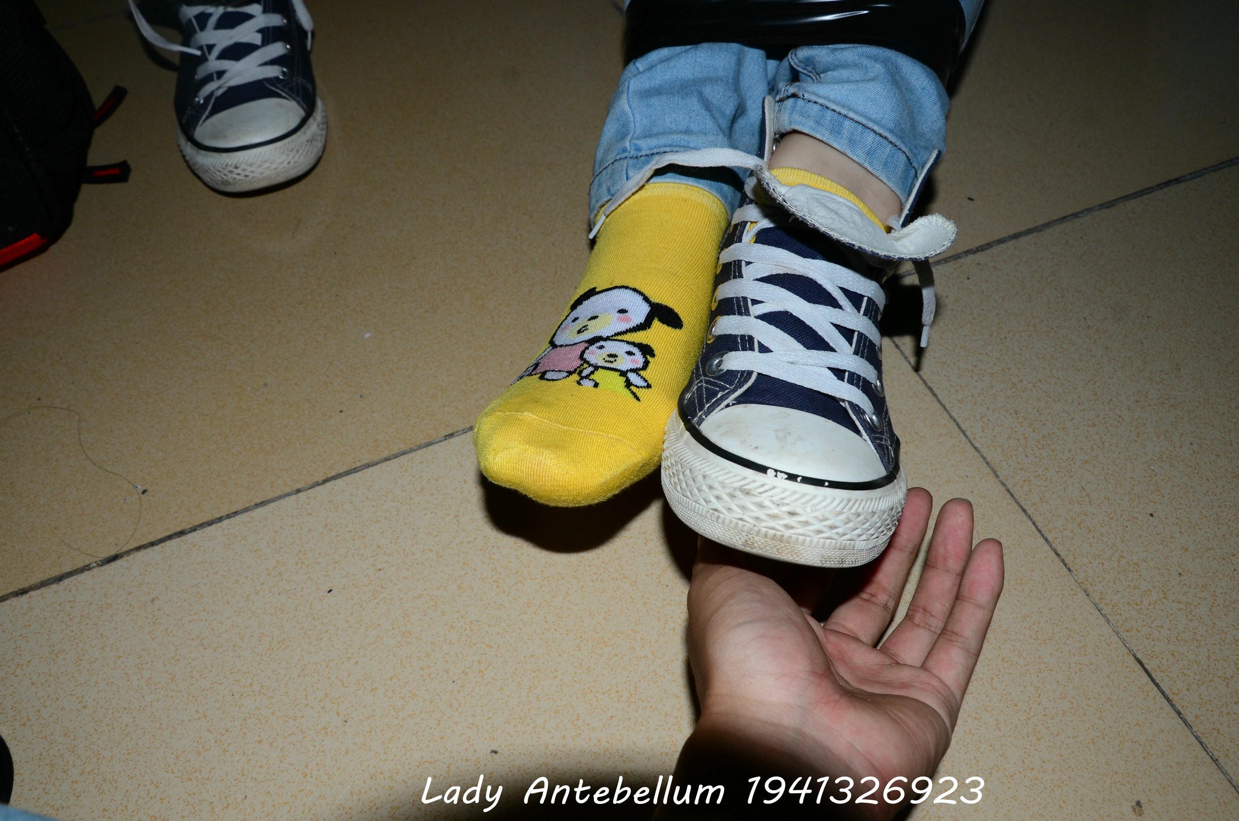 [战前女神] 恋足美腿棉袜女神级摄影套图 073 [71P-150MB]_第1集