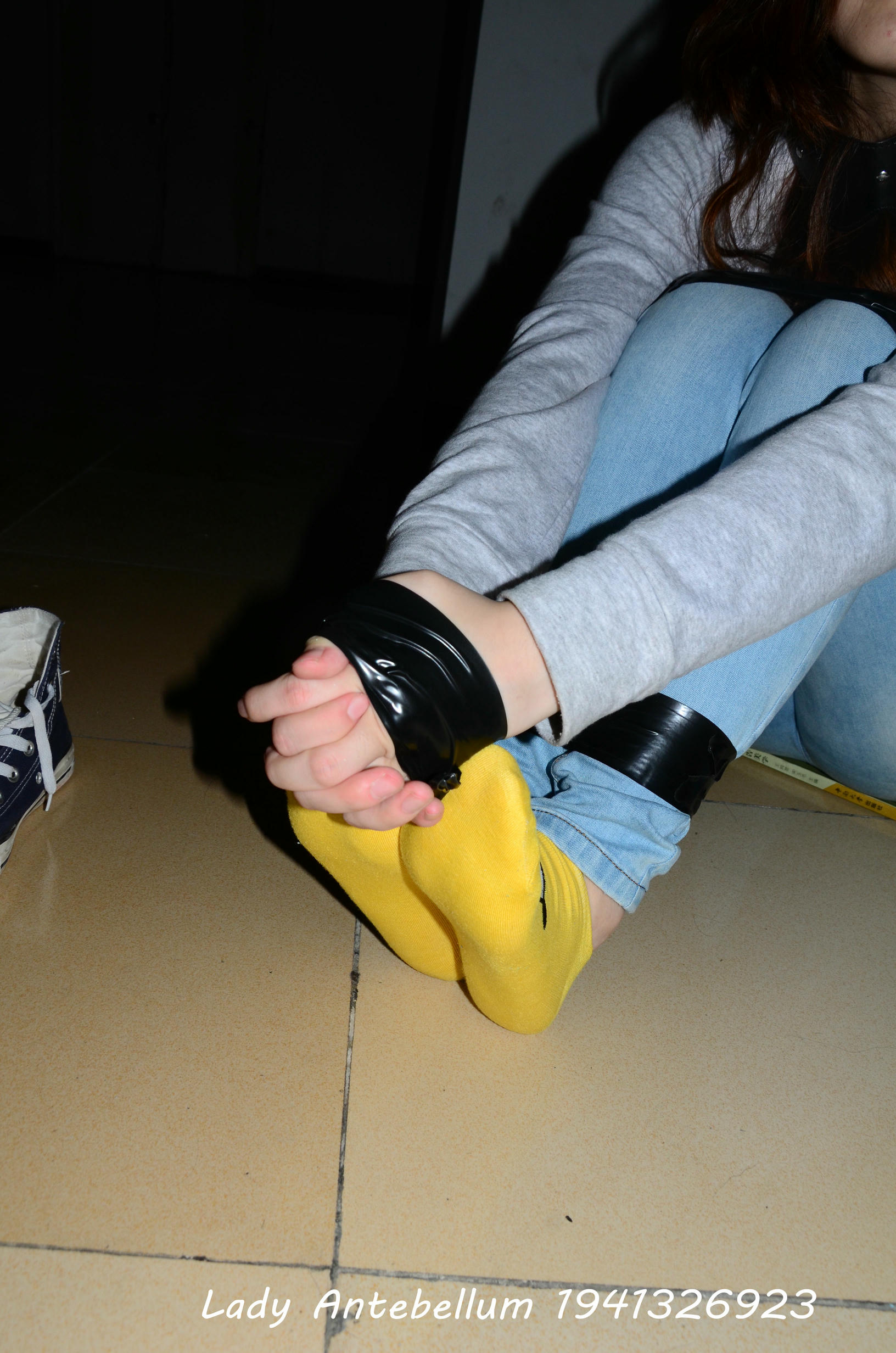 [战前女神] 恋足美腿棉袜女神级摄影套图 073 [71P-150MB]_第1集