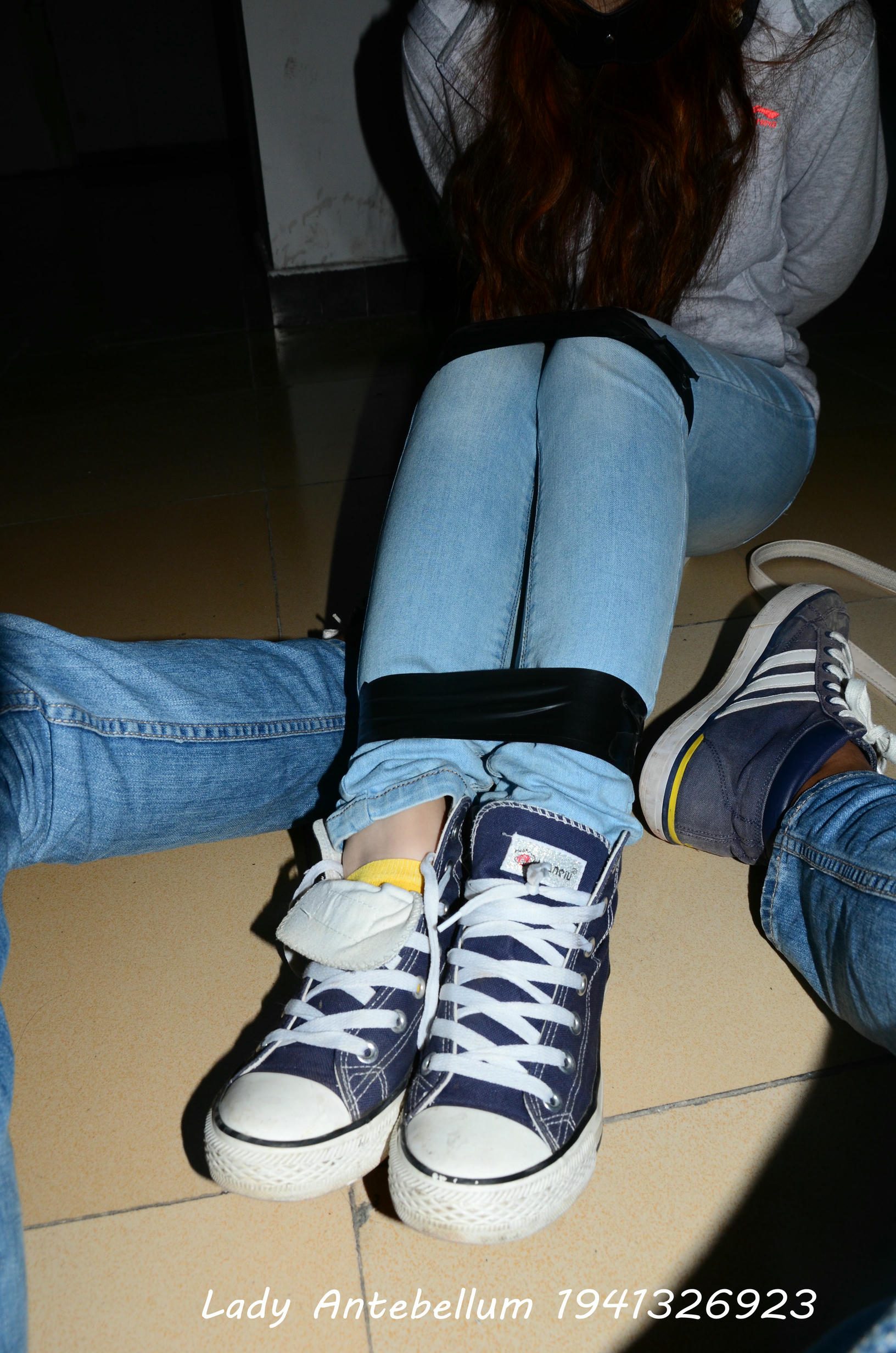 [战前女神] 恋足美腿棉袜女神级摄影套图 073 [71P-150MB]_第1集