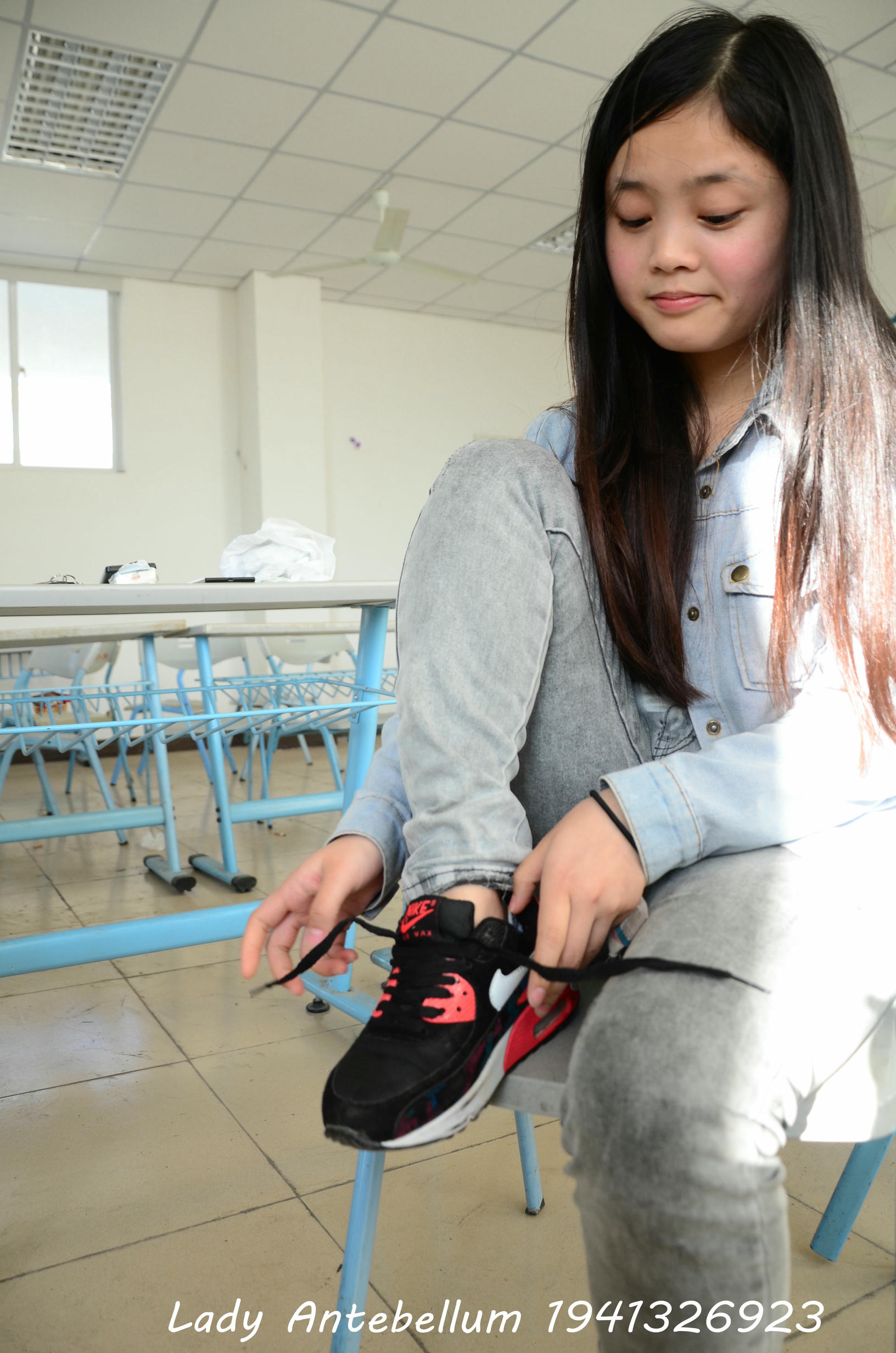 [战前女神] 恋足美腿棉袜女神级摄影套图 076 [52P-78MB]_第1集