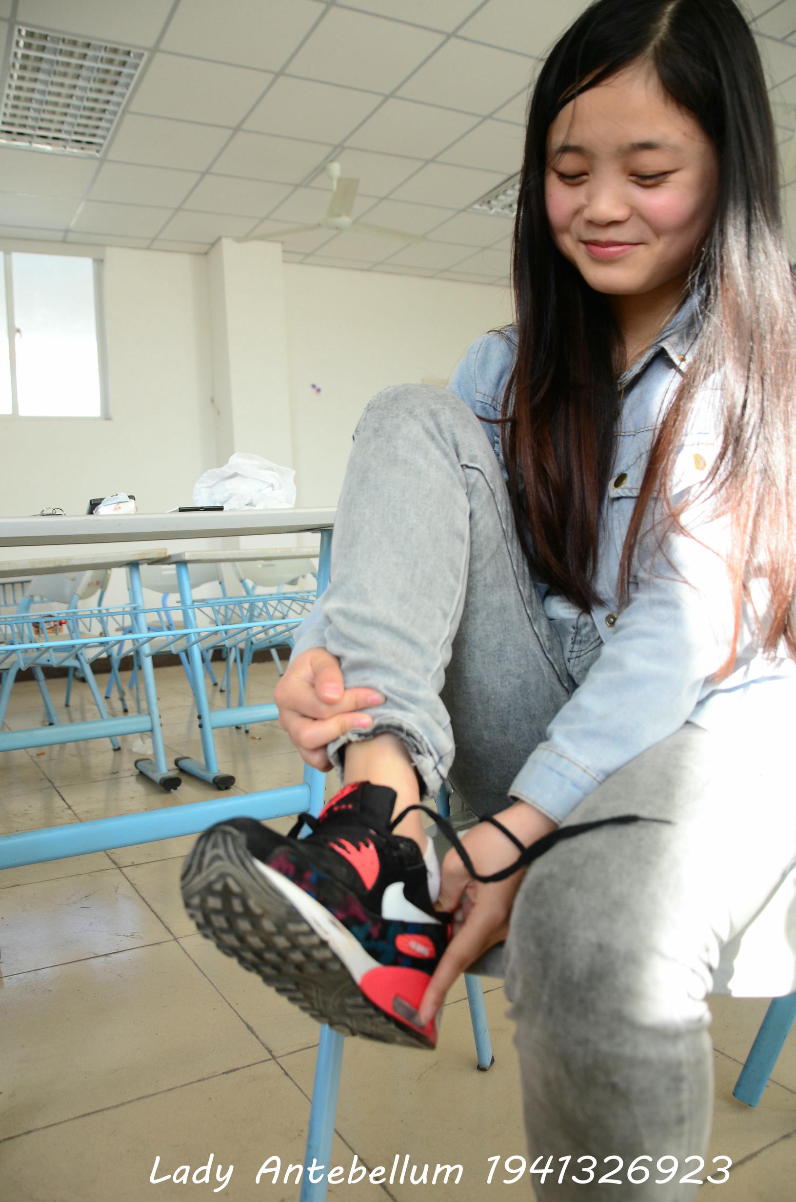 [战前女神] 恋足美腿棉袜女神级摄影套图 076 [52P-78MB]_第1集