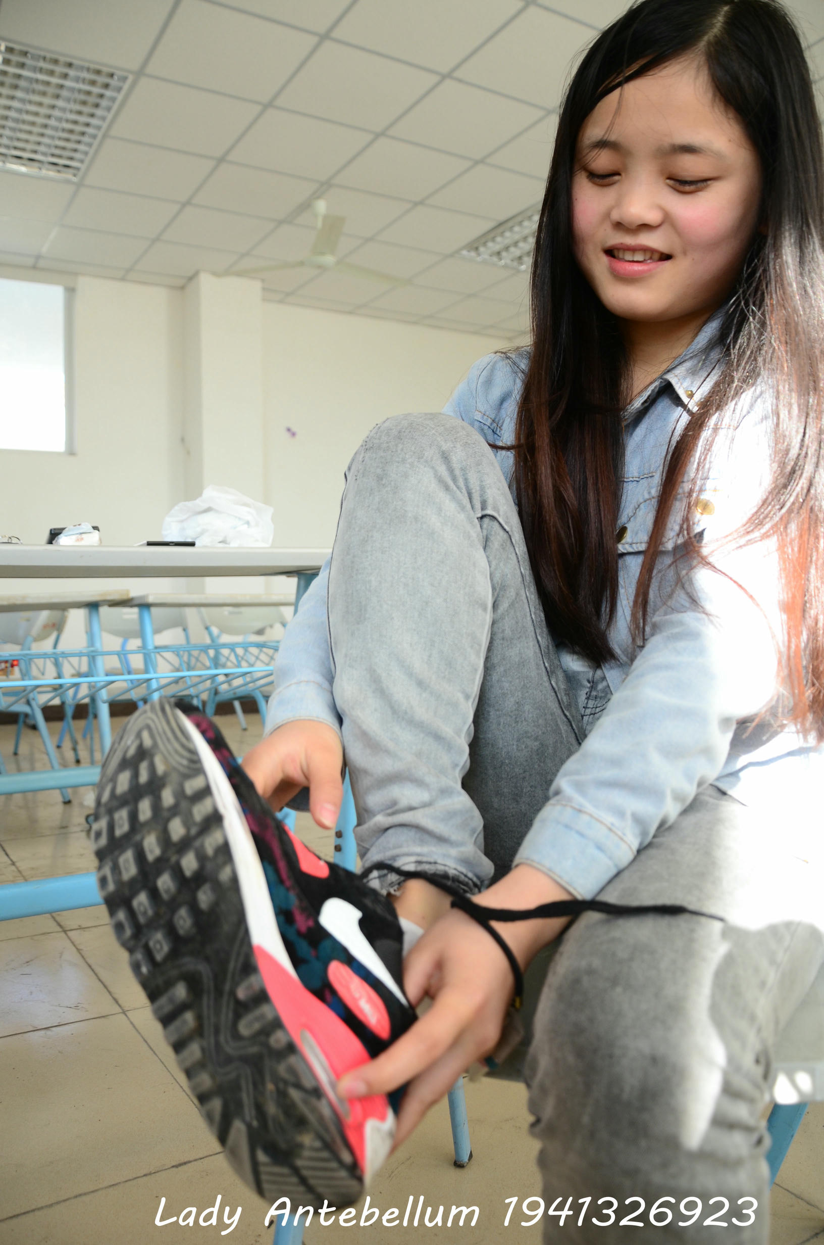 [战前女神] 恋足美腿棉袜女神级摄影套图 076 [52P-78MB]_第1集