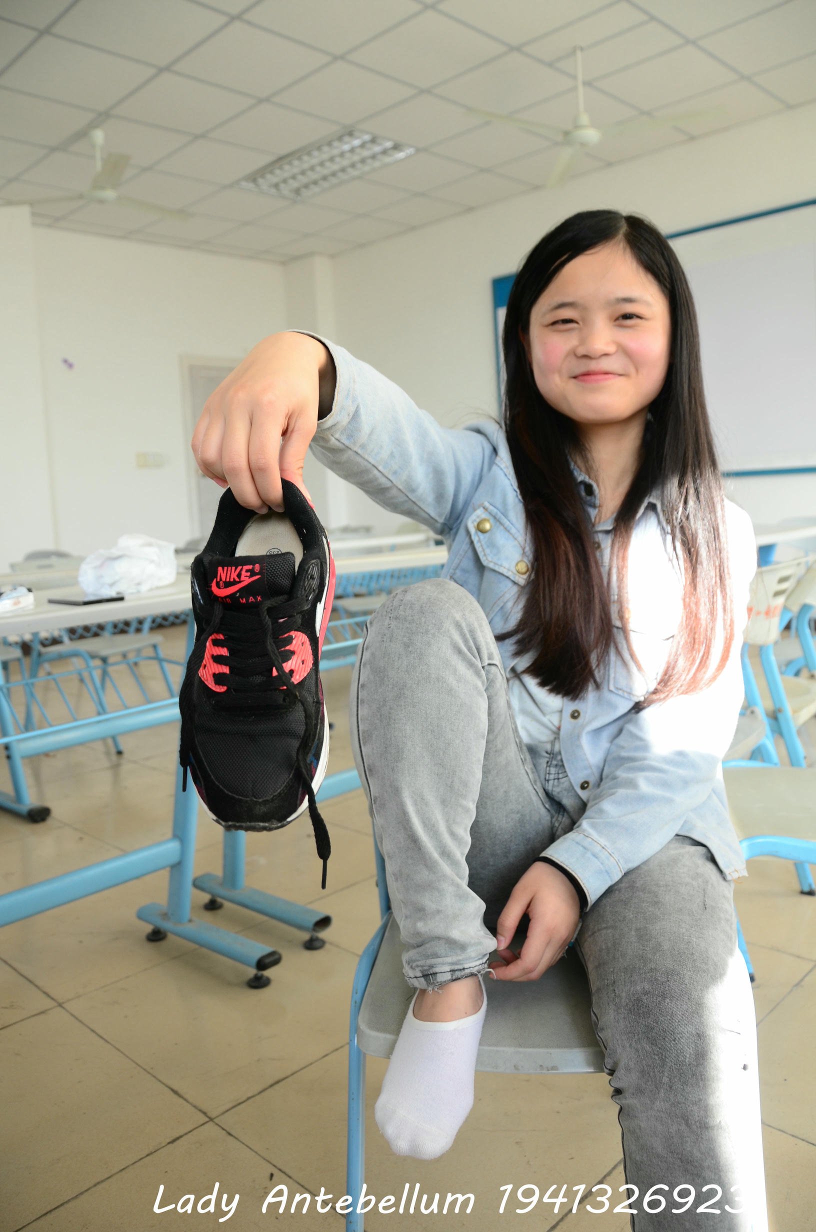 [战前女神] 恋足美腿棉袜女神级摄影套图 076 [52P-78MB]_第1集