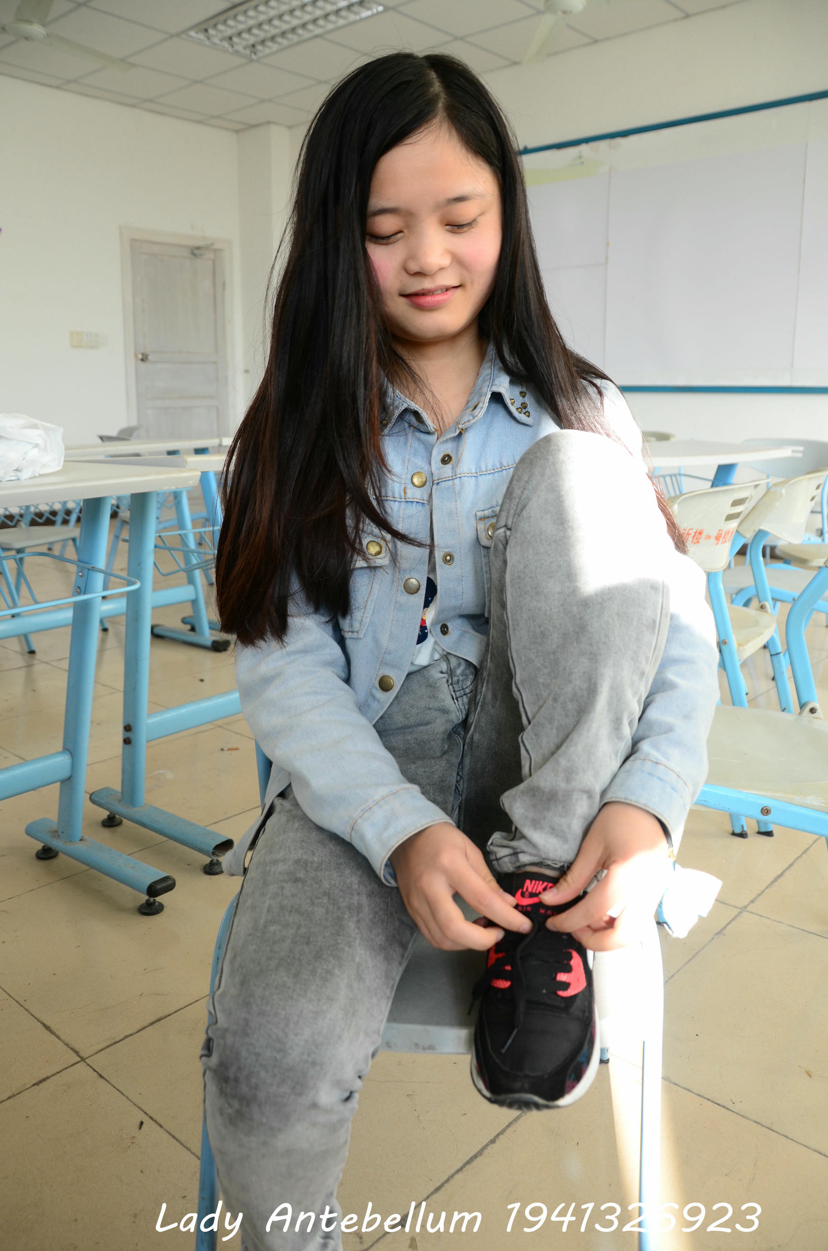 [战前女神] 恋足美腿棉袜女神级摄影套图 076 [52P-78MB]_第1集