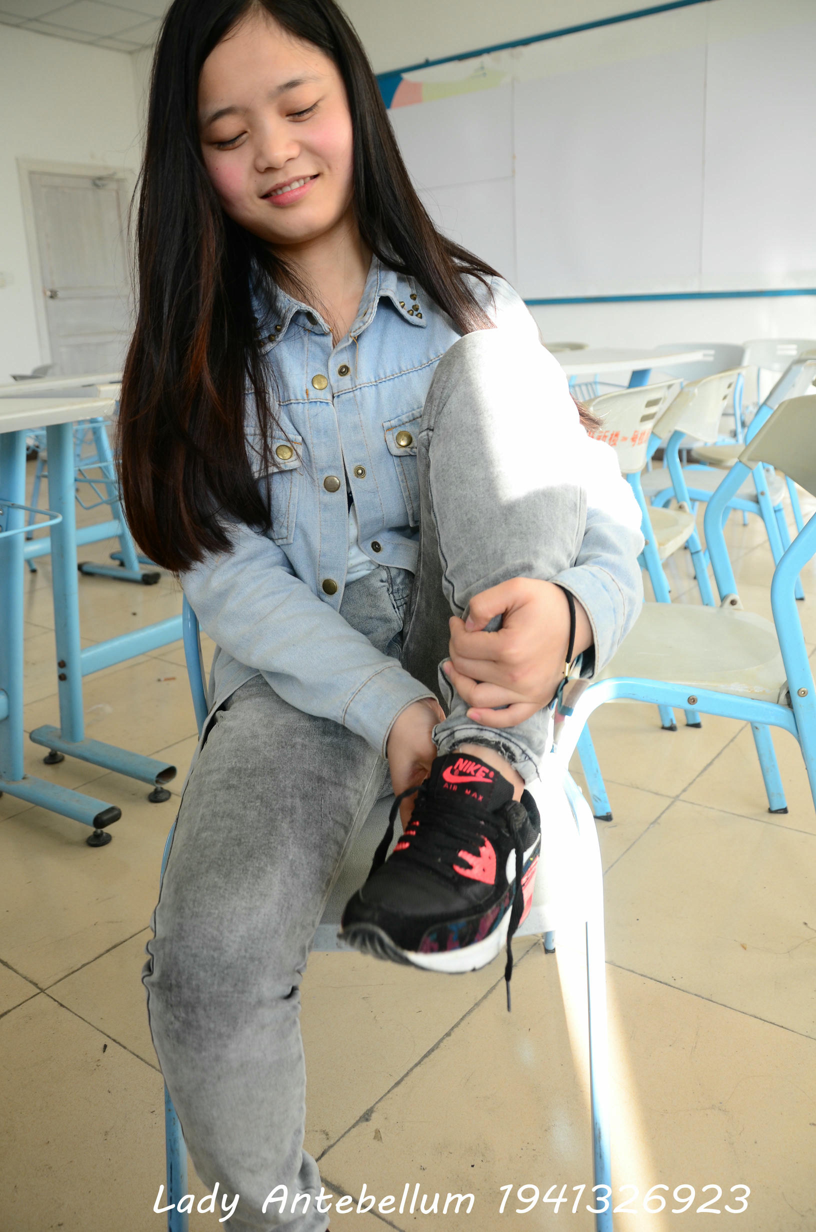 [战前女神] 恋足美腿棉袜女神级摄影套图 076 [52P-78MB]_第1集