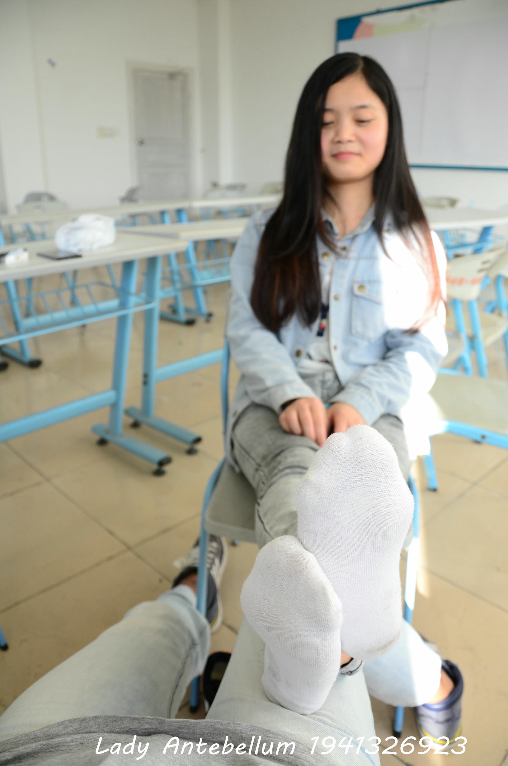 [战前女神] 恋足美腿棉袜女神级摄影套图 076 [52P-78MB]_第2集