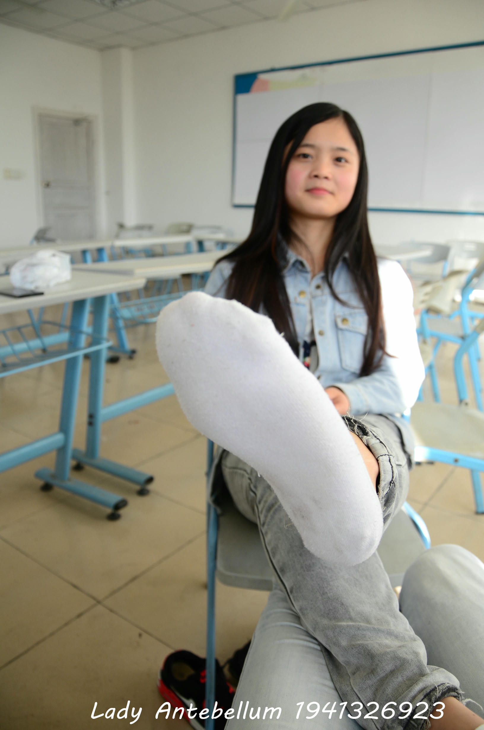 [战前女神] 恋足美腿棉袜女神级摄影套图 076 [52P-78MB]_第2集