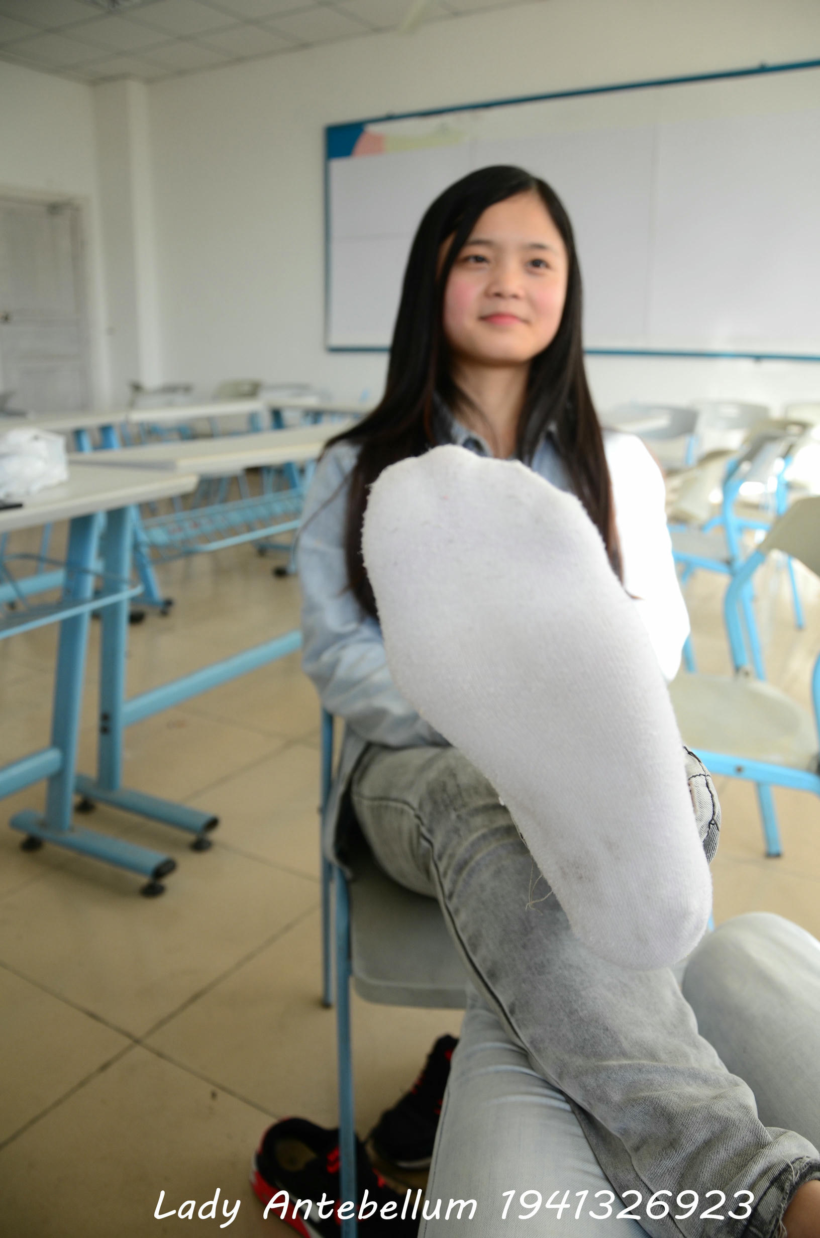 [战前女神] 恋足美腿棉袜女神级摄影套图 076 [52P-78MB]_第2集