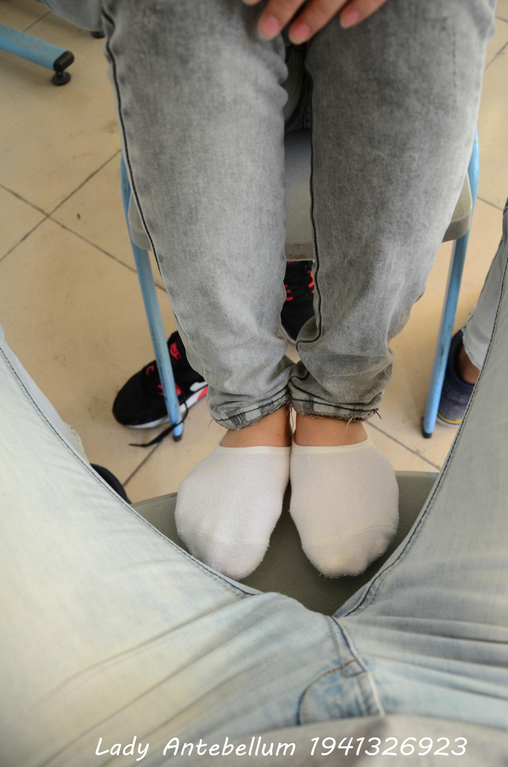 [战前女神] 恋足美腿棉袜女神级摄影套图 076 [52P-78MB]_第2集