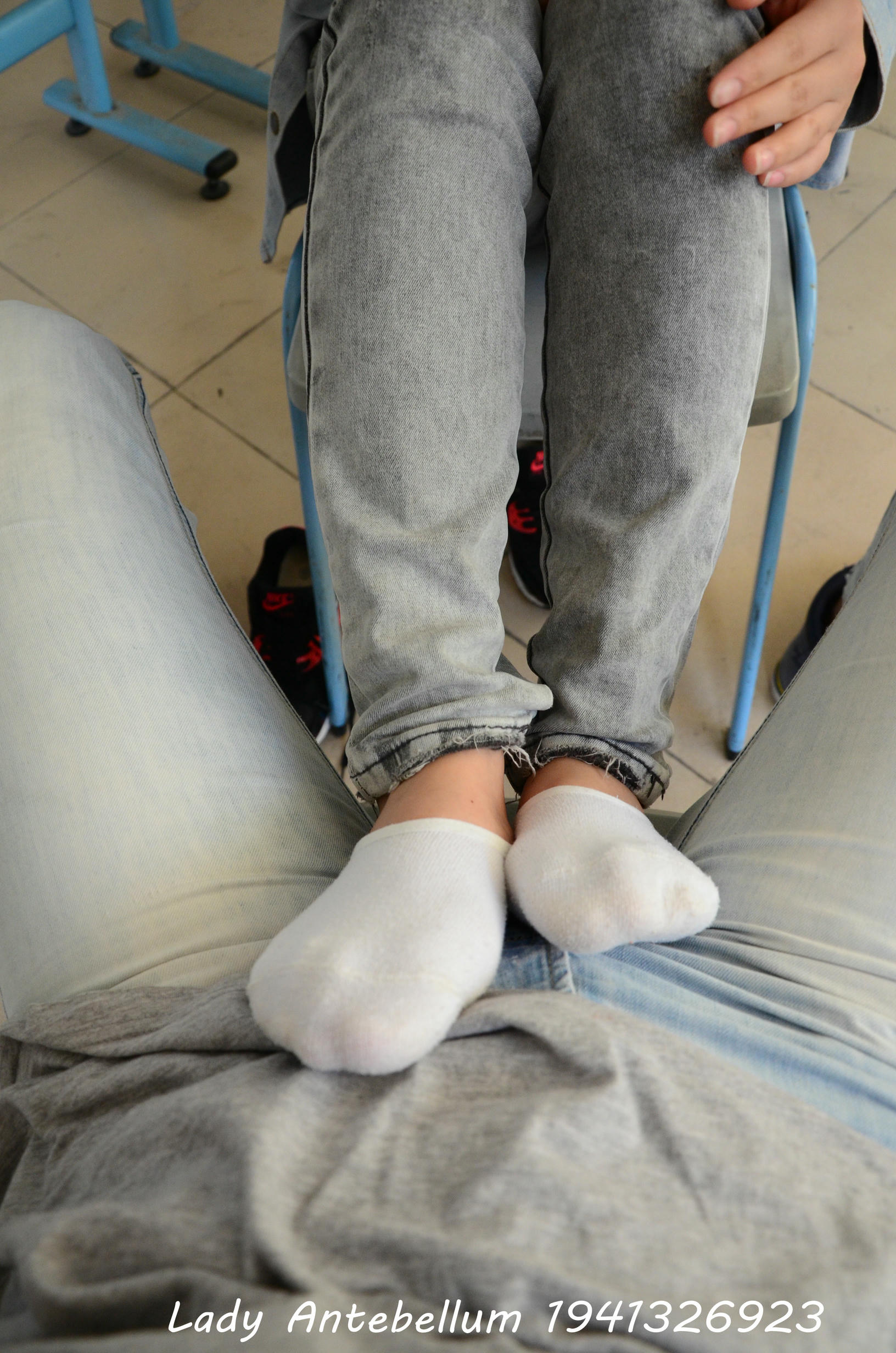 [战前女神] 恋足美腿棉袜女神级摄影套图 076 [52P-78MB]_第2集