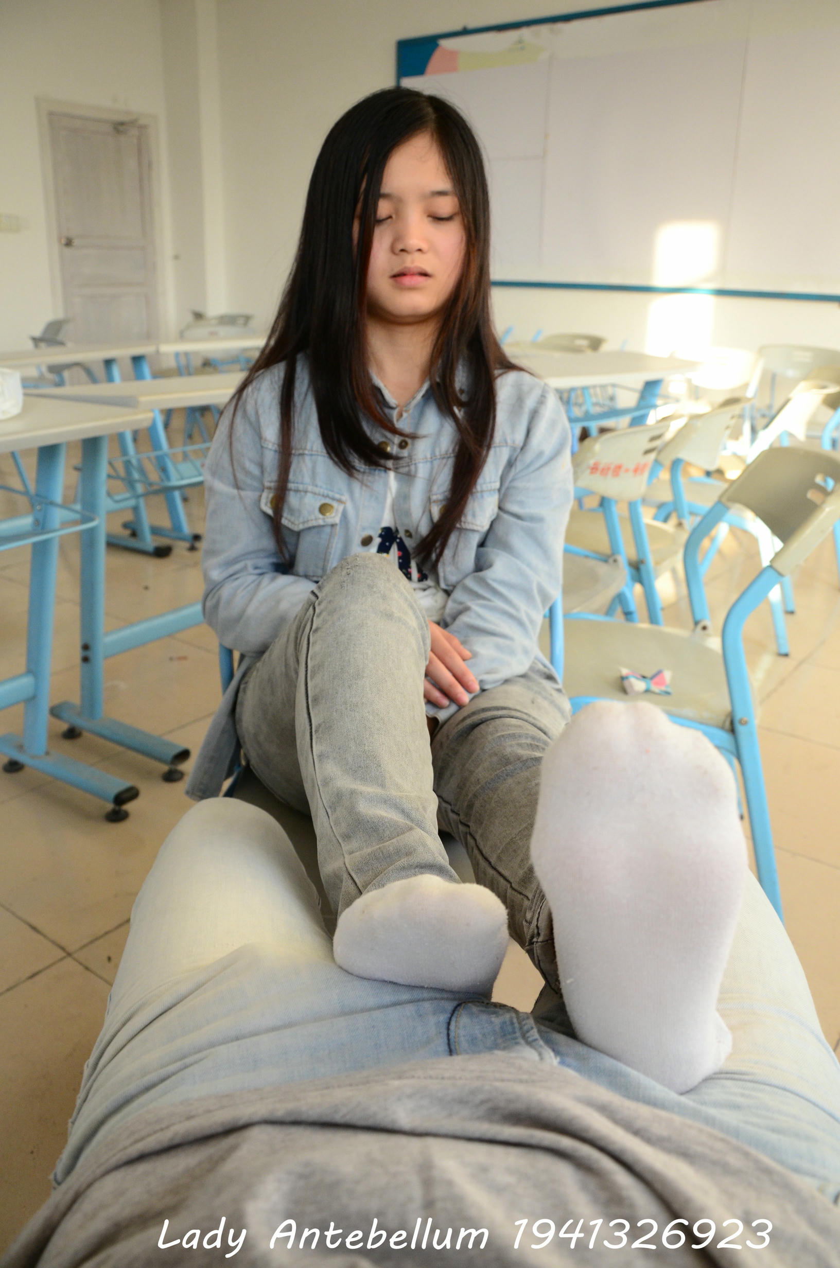 [战前女神] 恋足美腿棉袜女神级摄影套图 076 [52P-78MB]_第3集