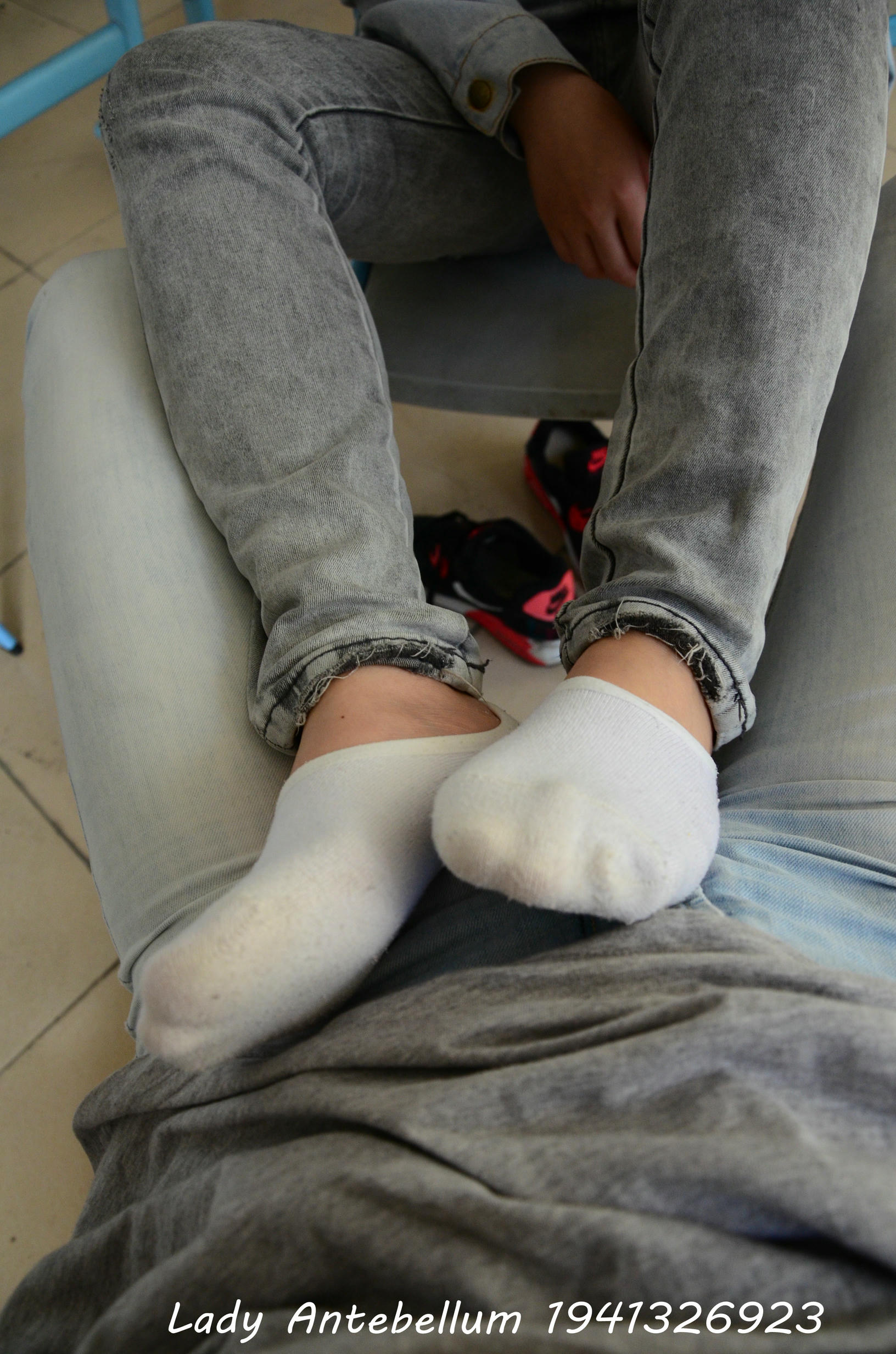 [战前女神] 恋足美腿棉袜女神级摄影套图 076 [52P-78MB]_第3集