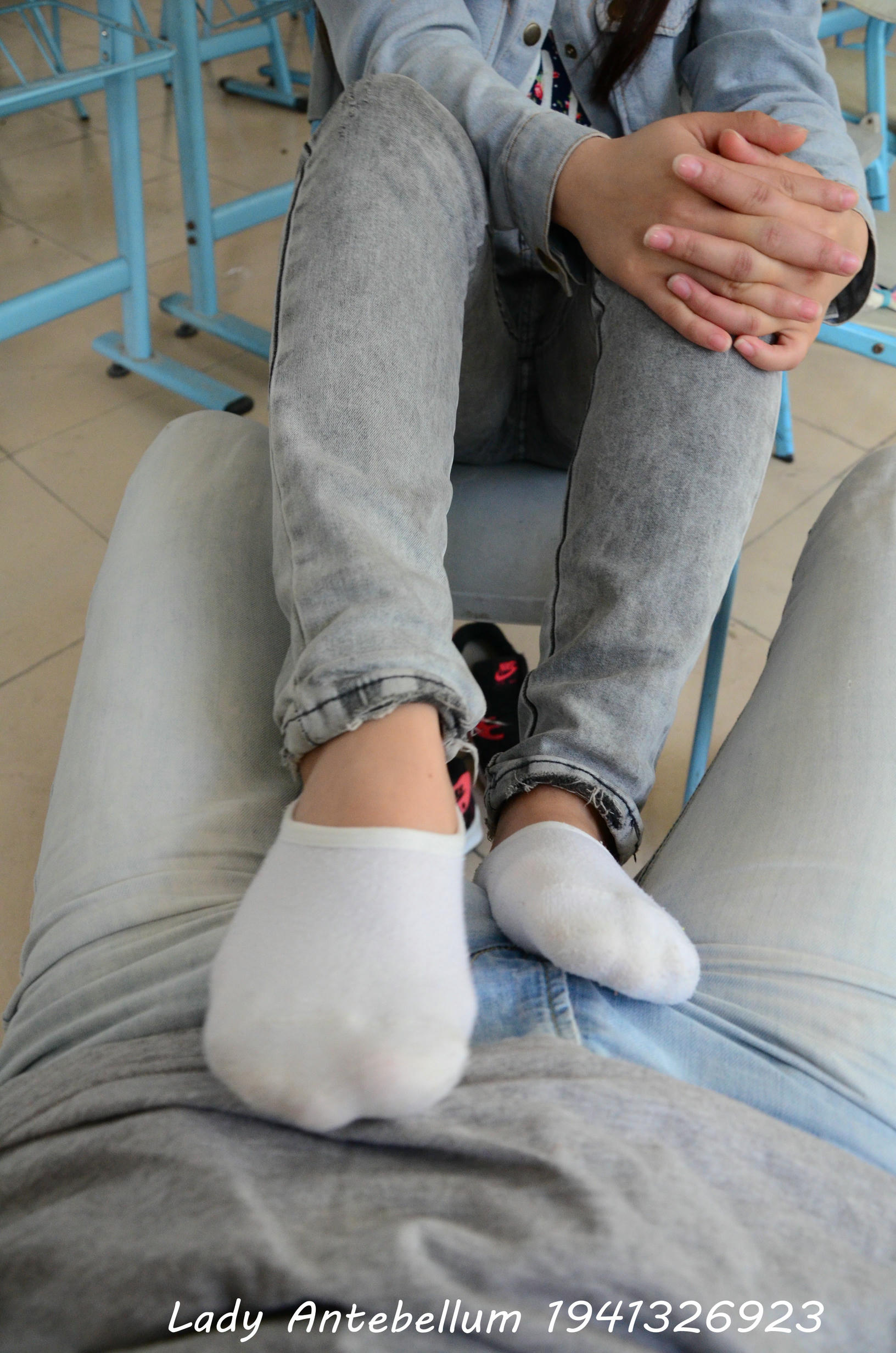 [战前女神] 恋足美腿棉袜女神级摄影套图 076 [52P-78MB]_第3集