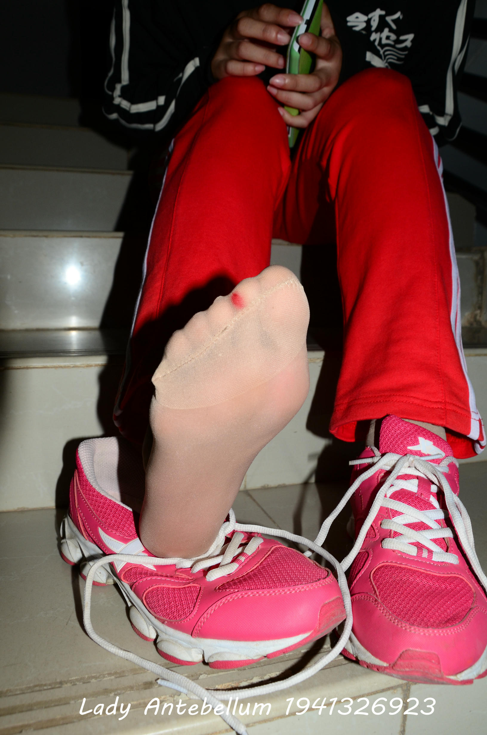 [战前女神] 恋足美腿棉袜女神级摄影套图 079 [115P-261MB]_第2集