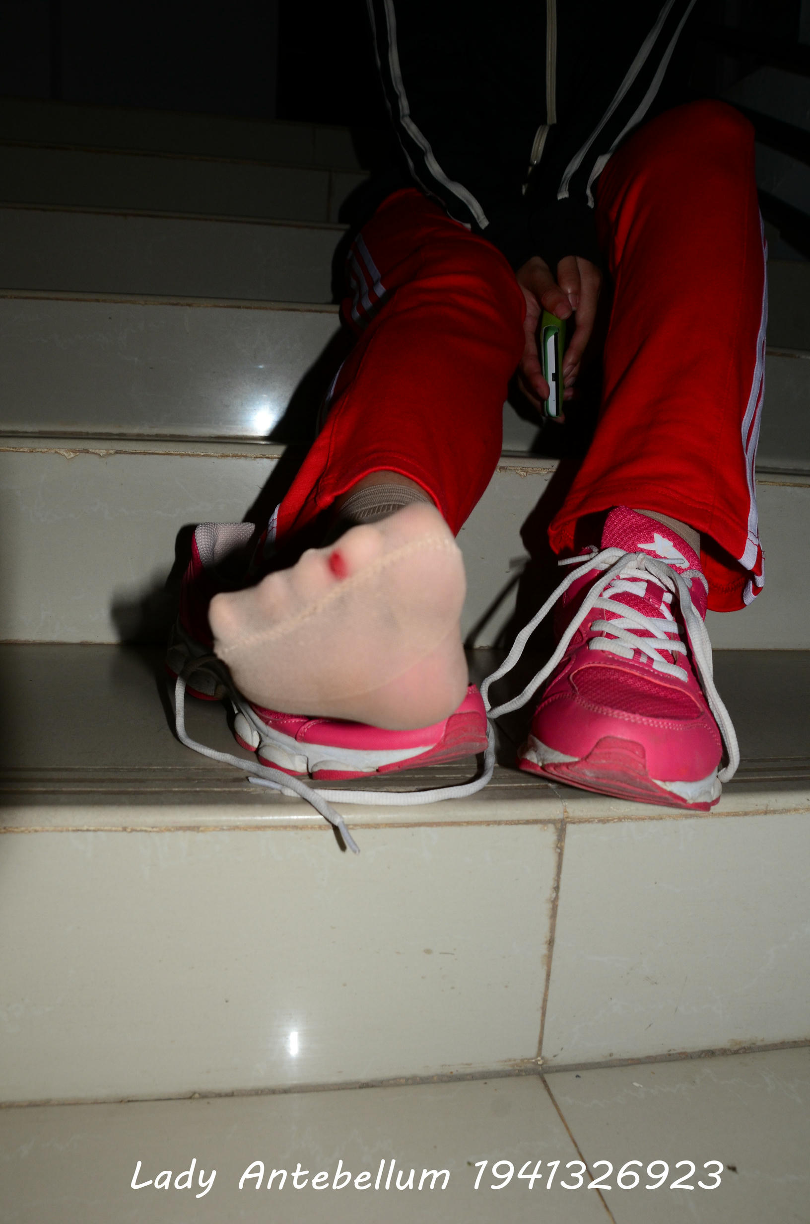 [战前女神] 恋足美腿棉袜女神级摄影套图 079 [115P-261MB]_第2集