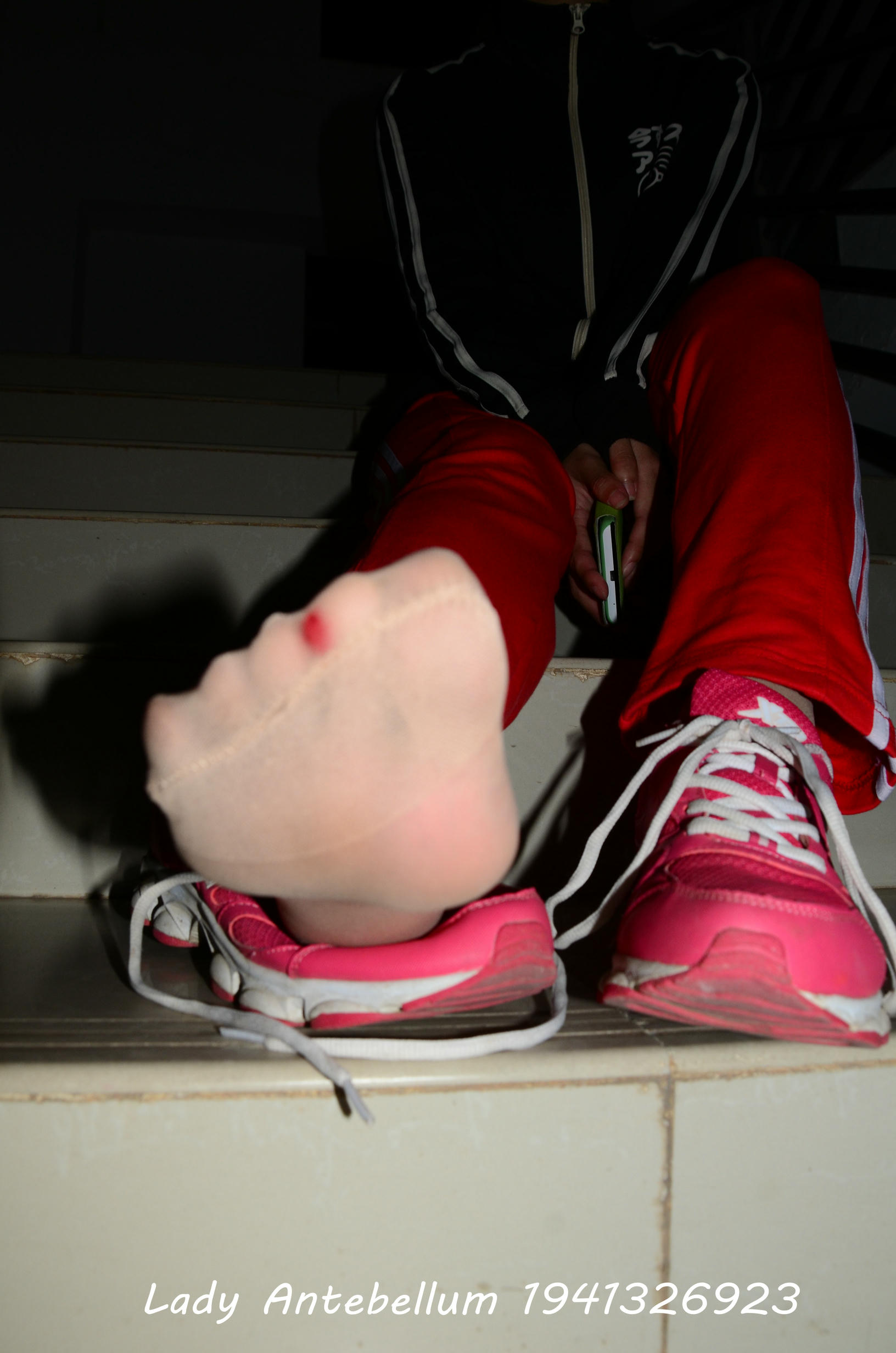 [战前女神] 恋足美腿棉袜女神级摄影套图 079 [115P-261MB]_第2集