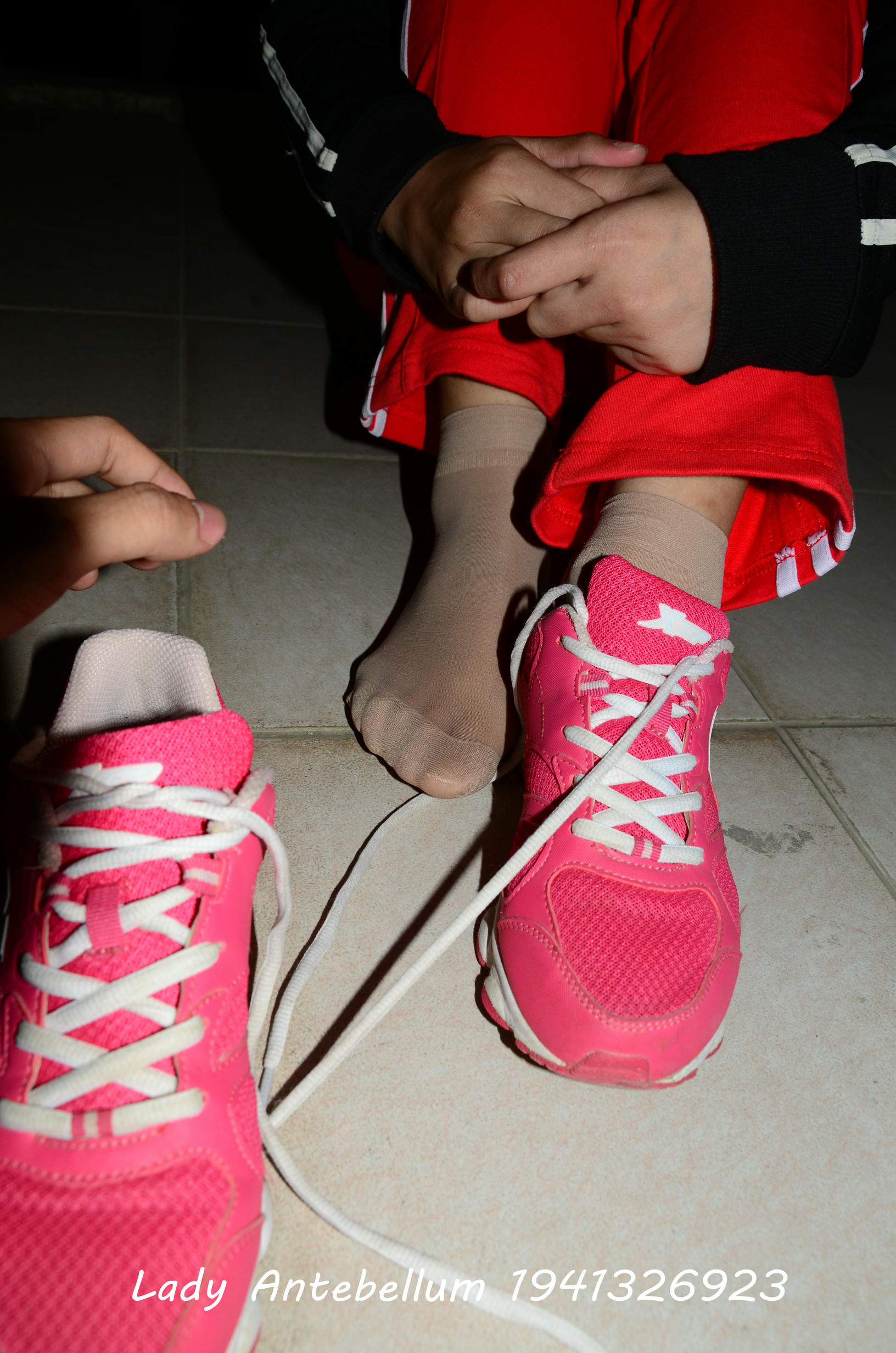 [战前女神] 恋足美腿棉袜女神级摄影套图 079 [115P-261MB]_第5集