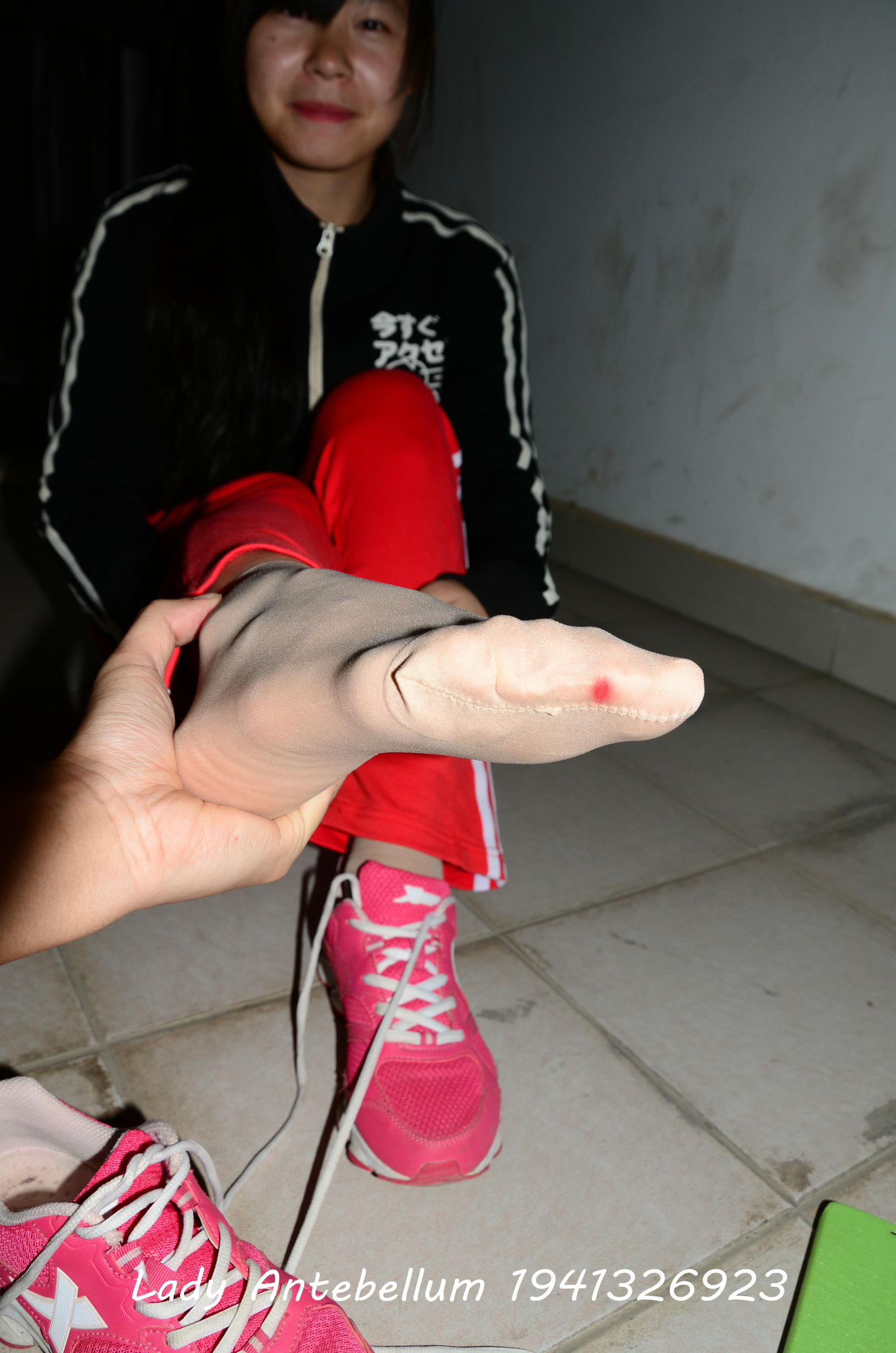 [战前女神] 恋足美腿棉袜女神级摄影套图 079 [115P-261MB]_第5集