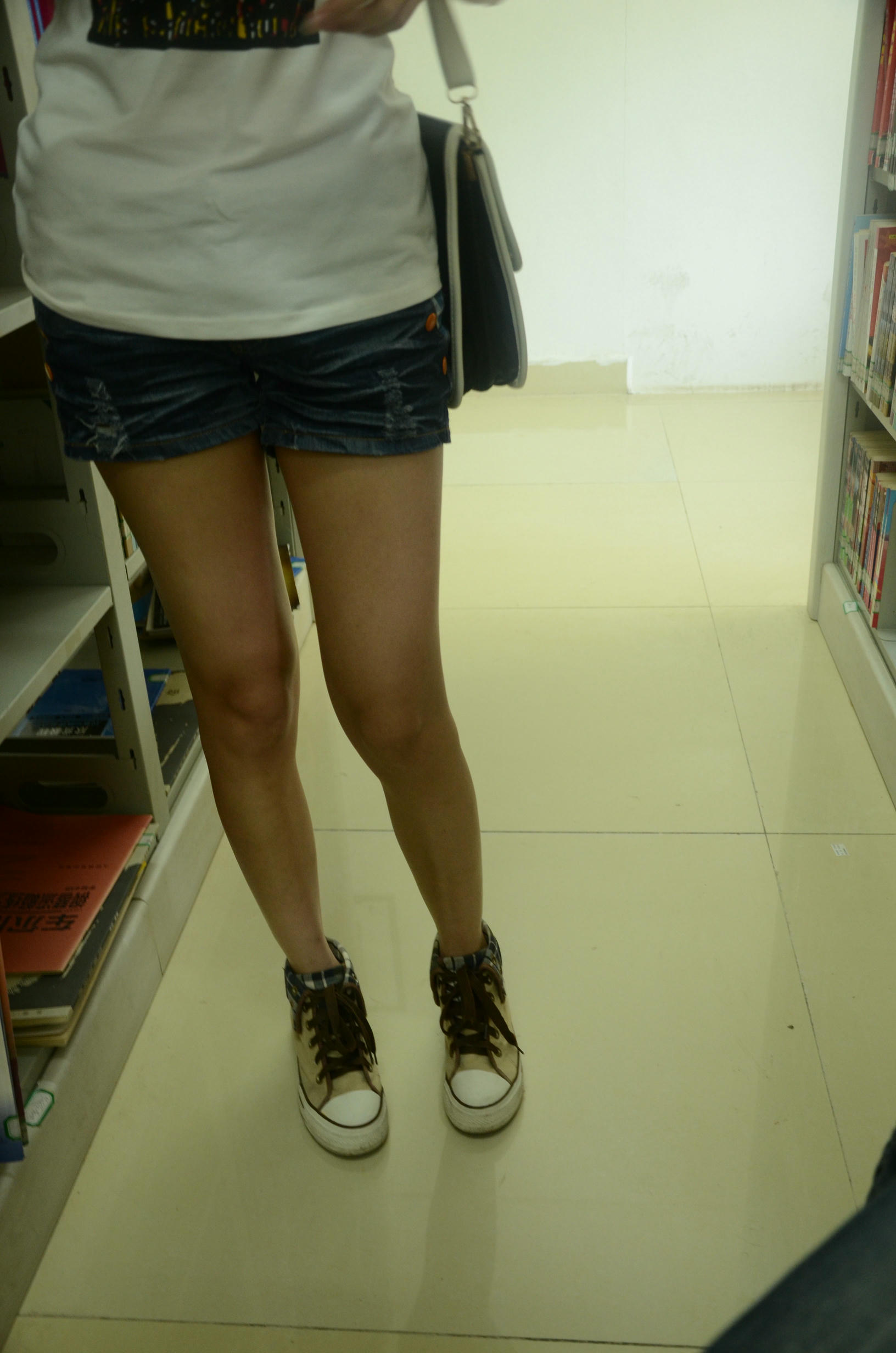 [战前女神] 恋足美腿棉袜女神级摄影套图 081 [104P-153MB]_第1集