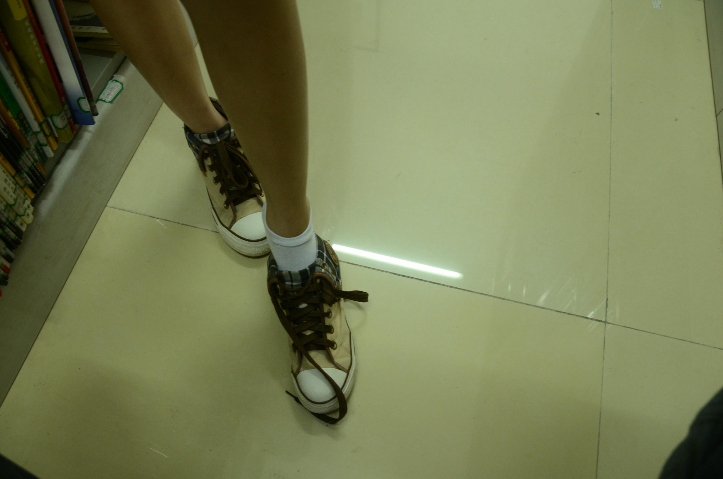 [战前女神] 恋足美腿棉袜女神级摄影套图 081 [104P-153MB]_第2集