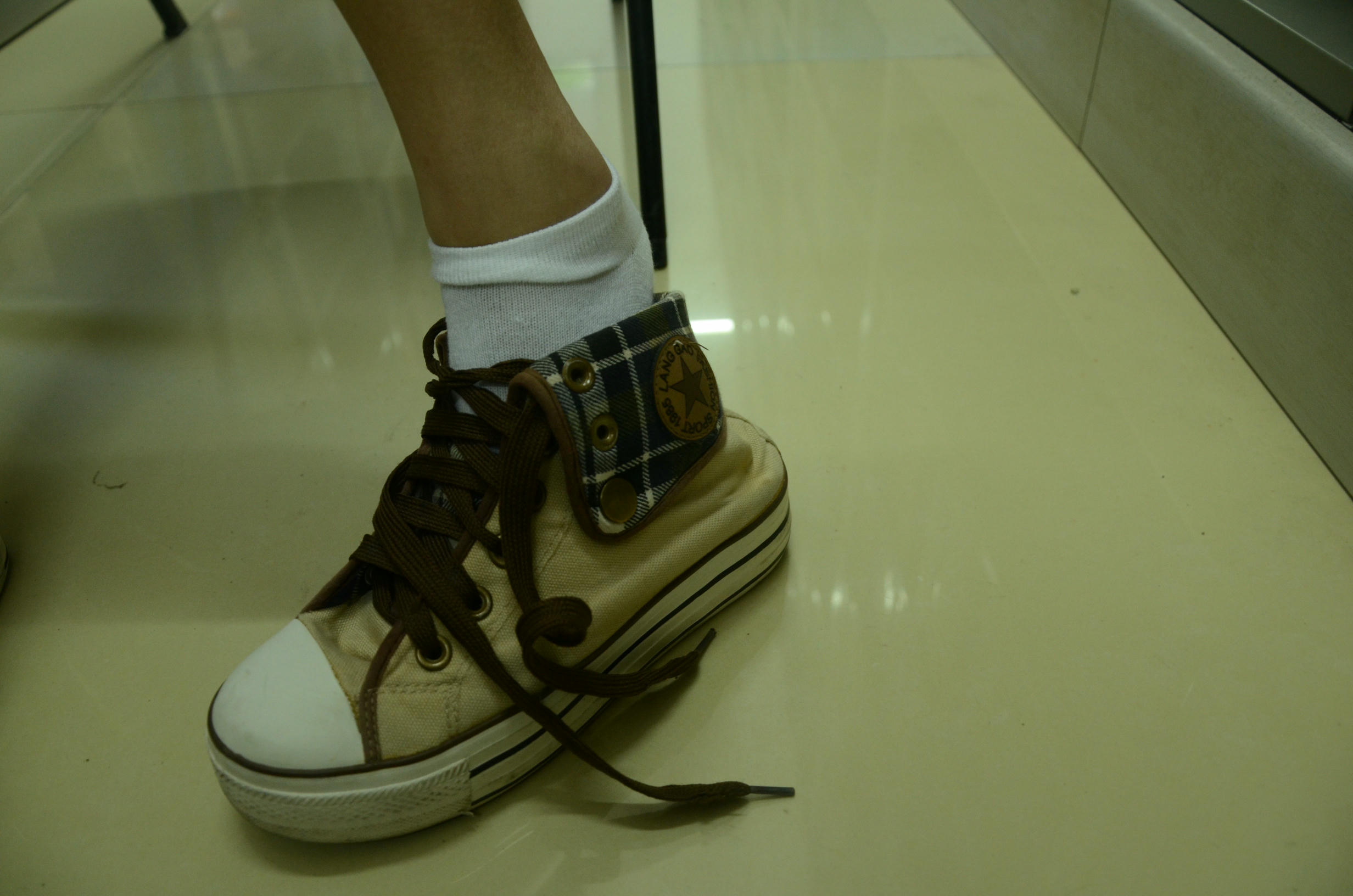 [战前女神] 恋足美腿棉袜女神级摄影套图 081 [104P-153MB]_第3集