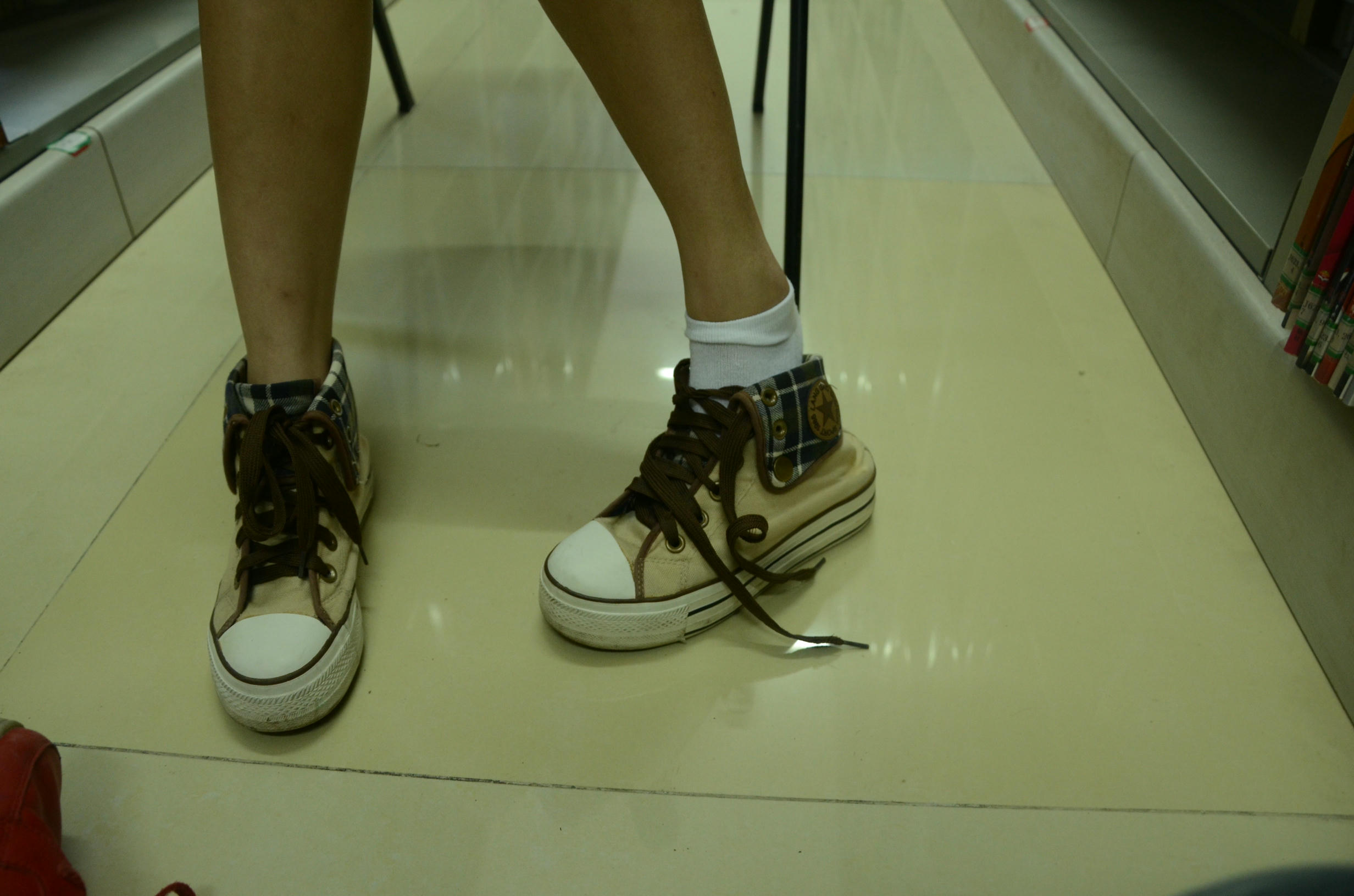 [战前女神] 恋足美腿棉袜女神级摄影套图 081 [104P-153MB]_第3集