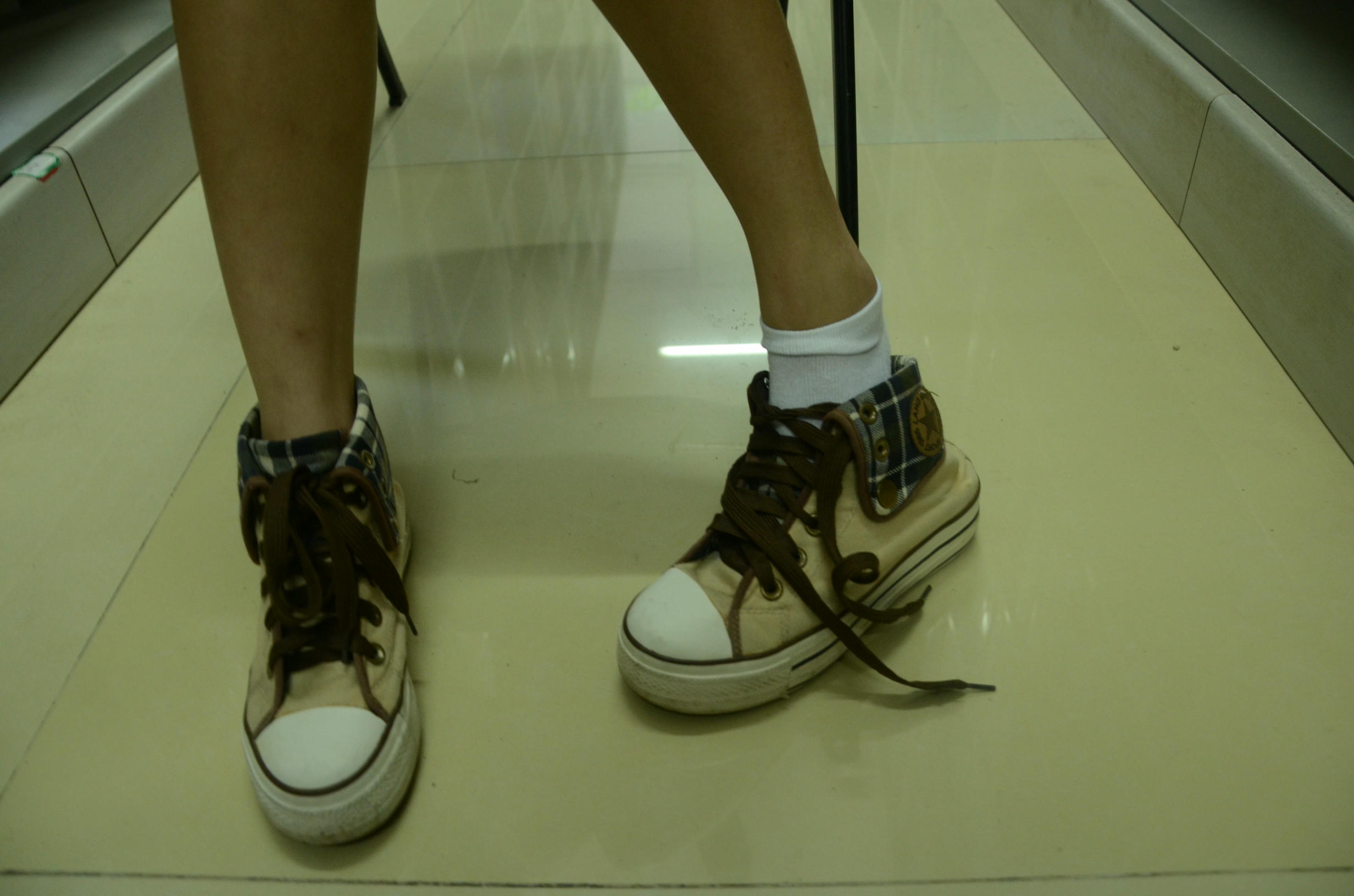 [战前女神] 恋足美腿棉袜女神级摄影套图 081 [104P-153MB]_第3集