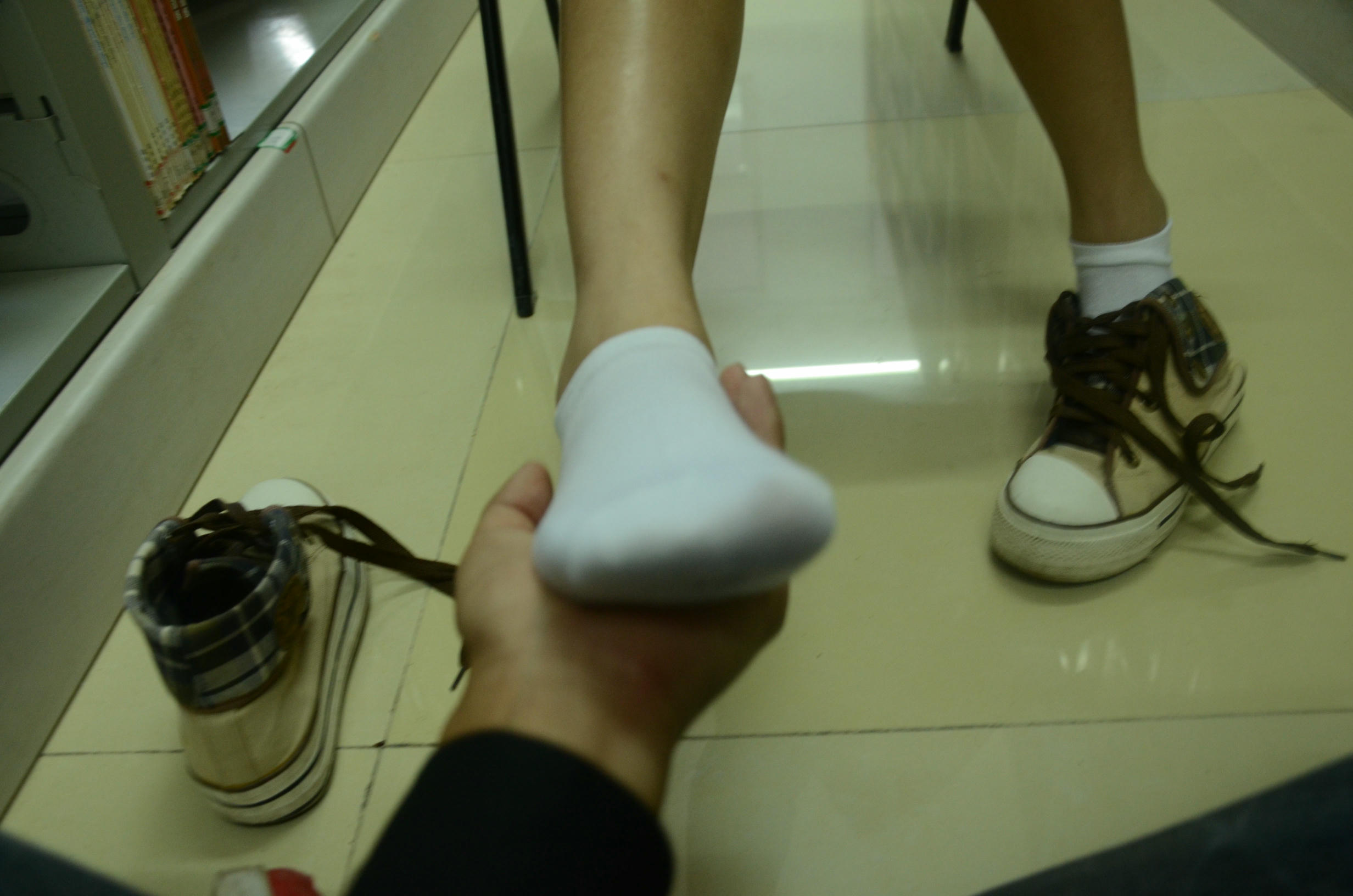 [战前女神] 恋足美腿棉袜女神级摄影套图 081 [104P-153MB]_第3集