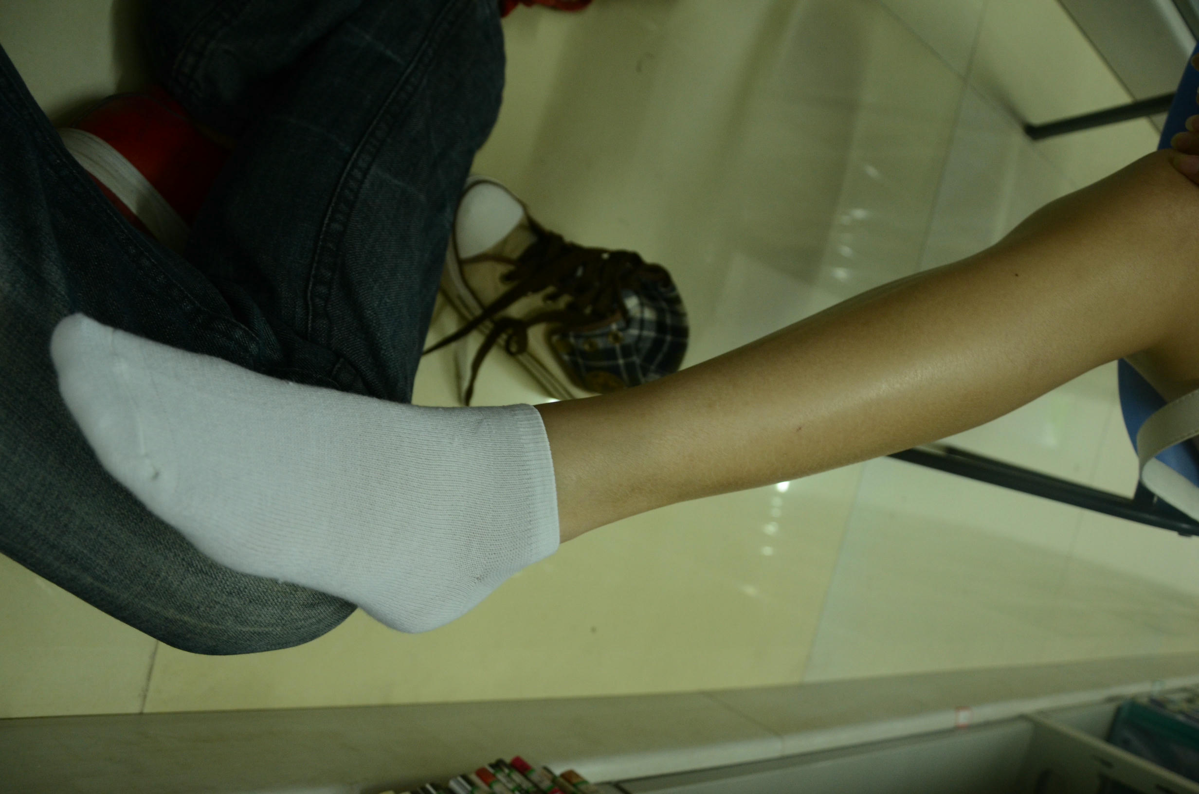 [战前女神] 恋足美腿棉袜女神级摄影套图 081 [104P-153MB]_第5集