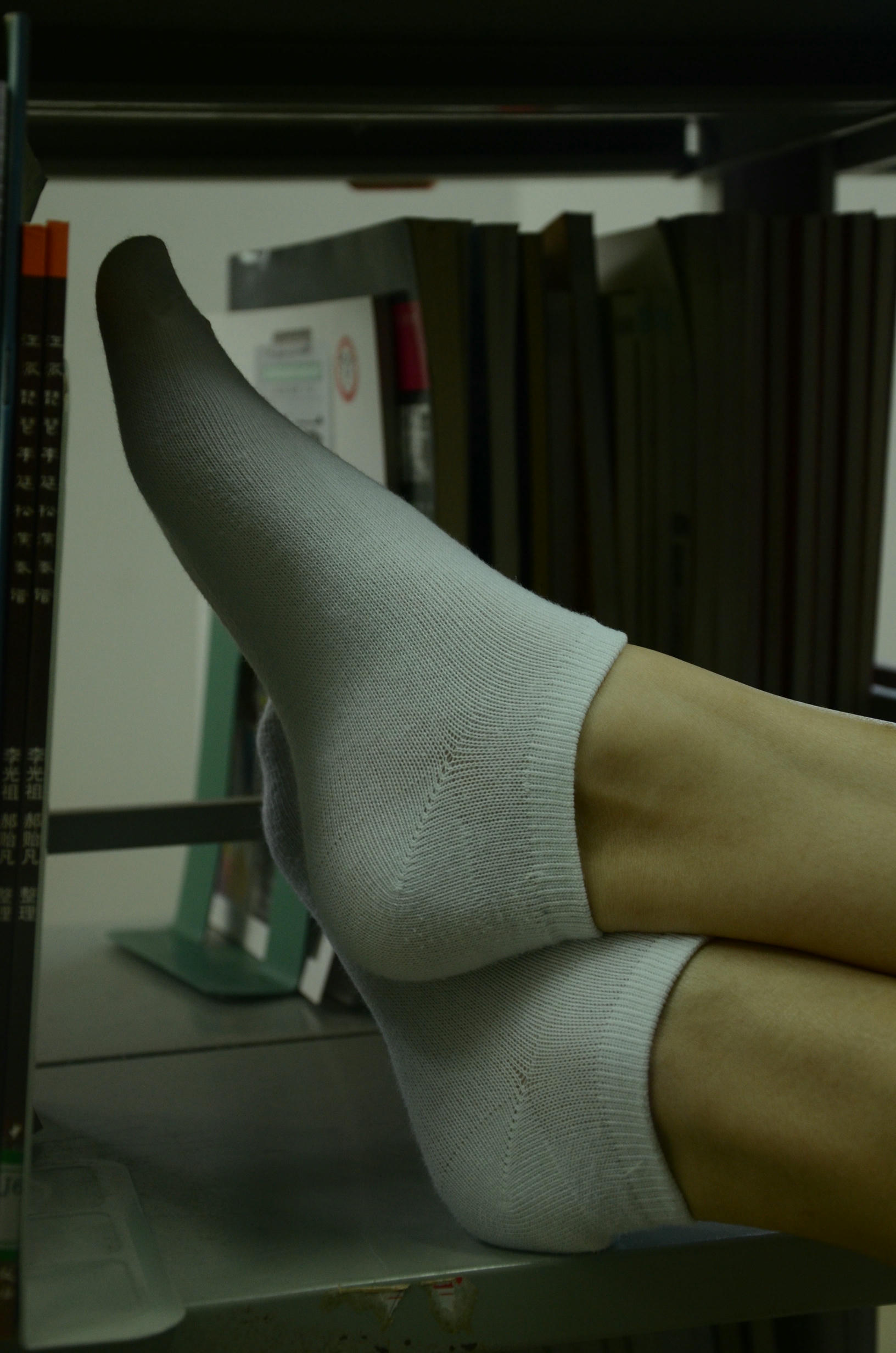 [战前女神] 恋足美腿棉袜女神级摄影套图 081 [104P-153MB]_第5集