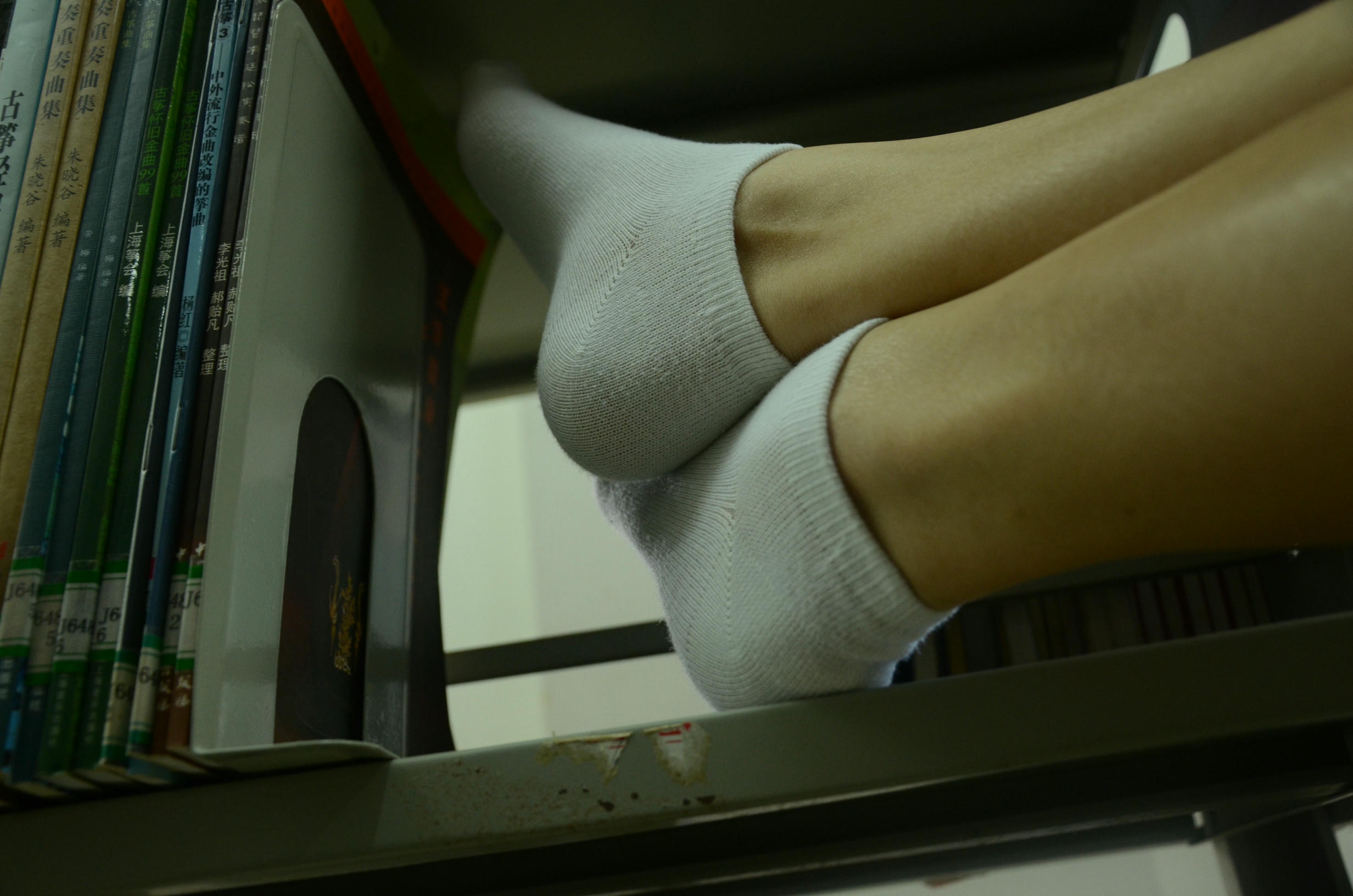 [战前女神] 恋足美腿棉袜女神级摄影套图 081 [104P-153MB]_第5集