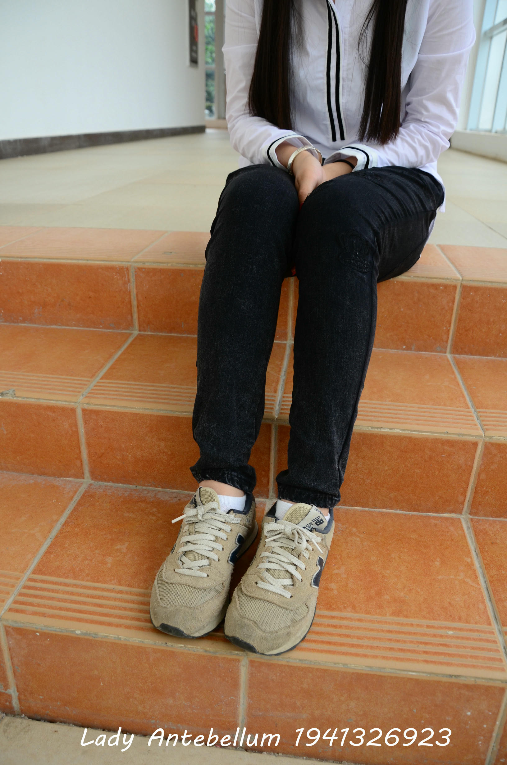 [战前女神] 恋足美腿棉袜女神级摄影套图 083 [72P-141MB]_第1集