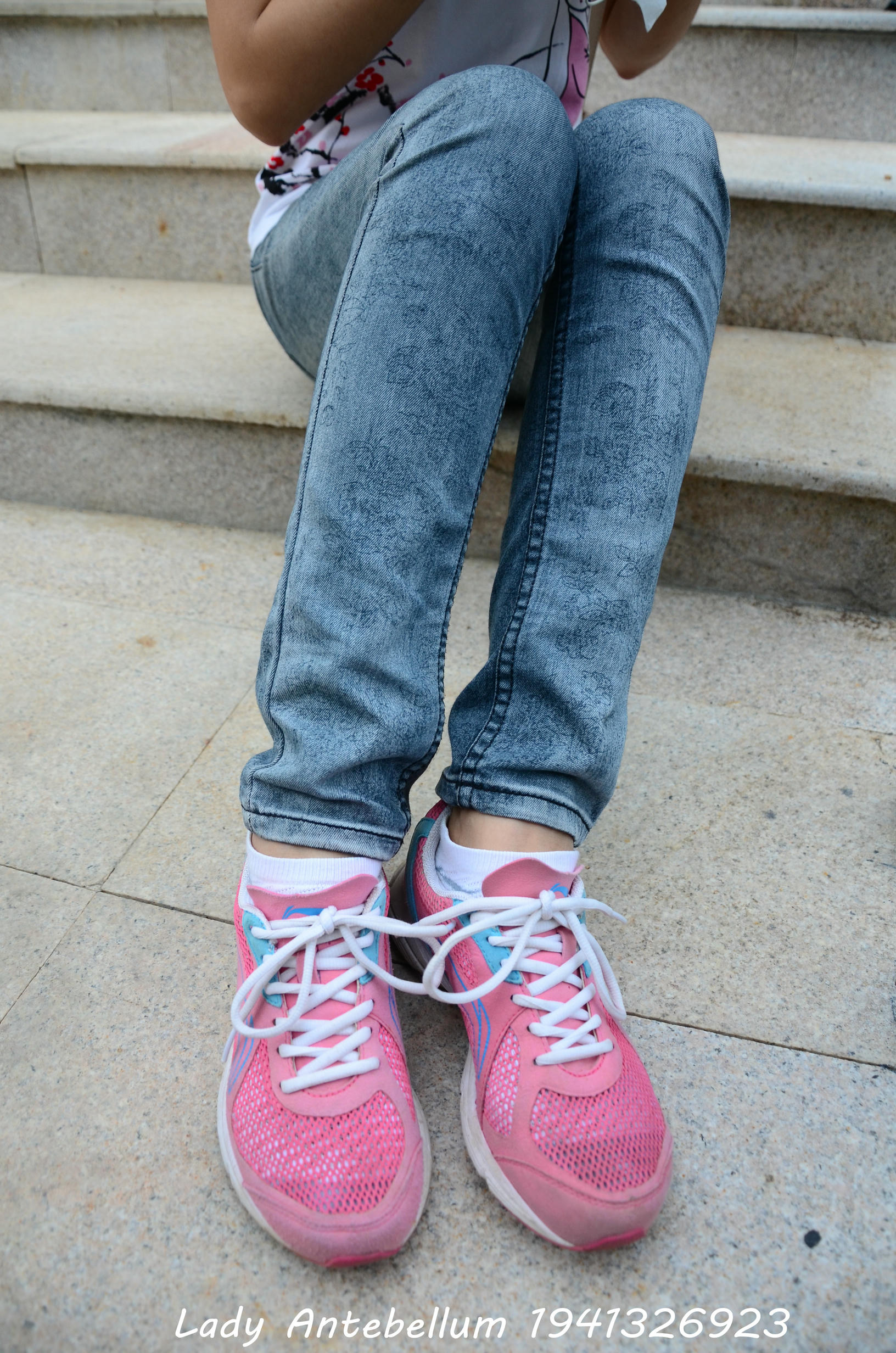 [战前女神] 恋足美腿棉袜女神级摄影套图 084 [53P-139MB]_第1集