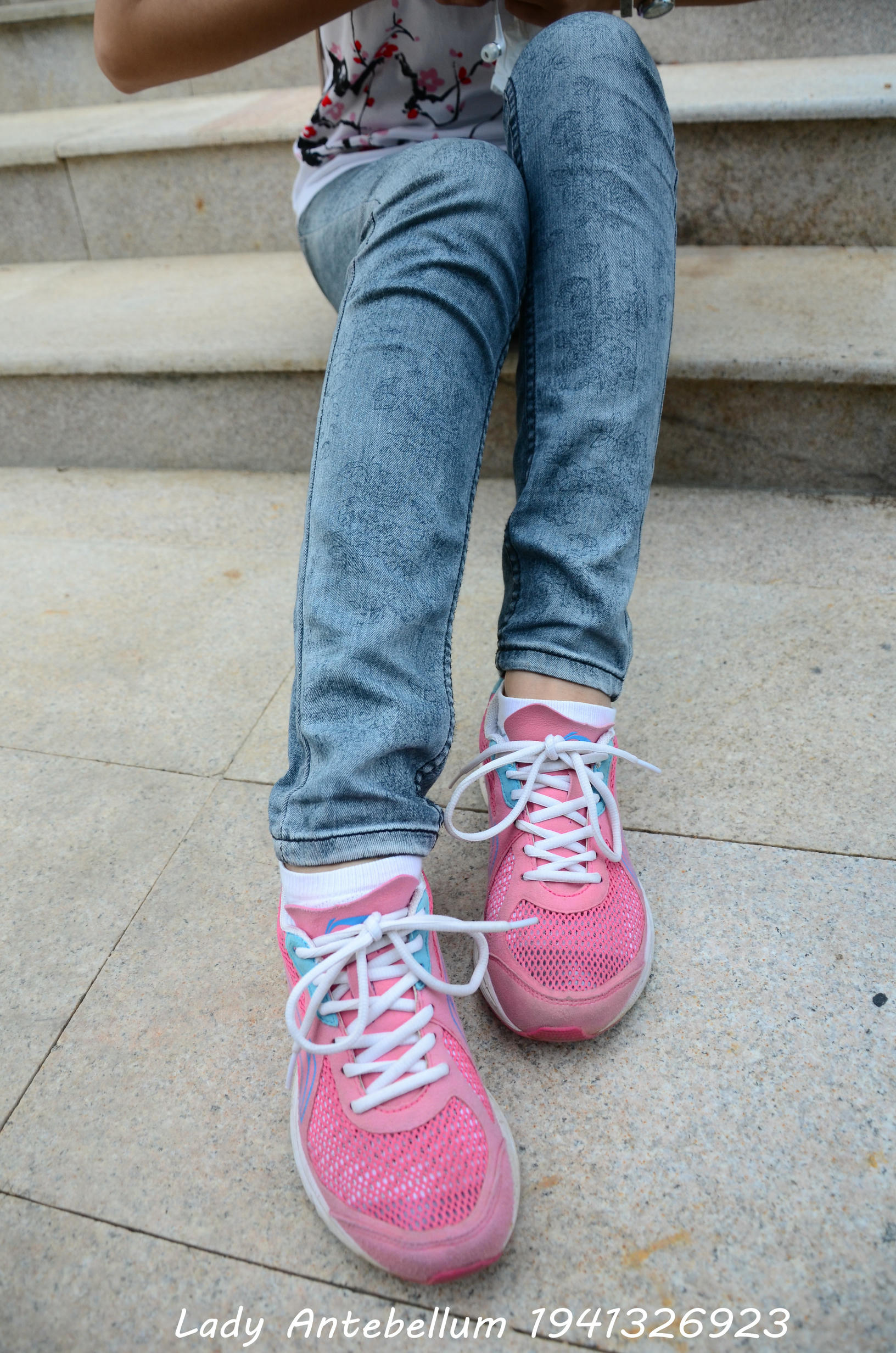 [战前女神] 恋足美腿棉袜女神级摄影套图 084 [53P-139MB]_第1集