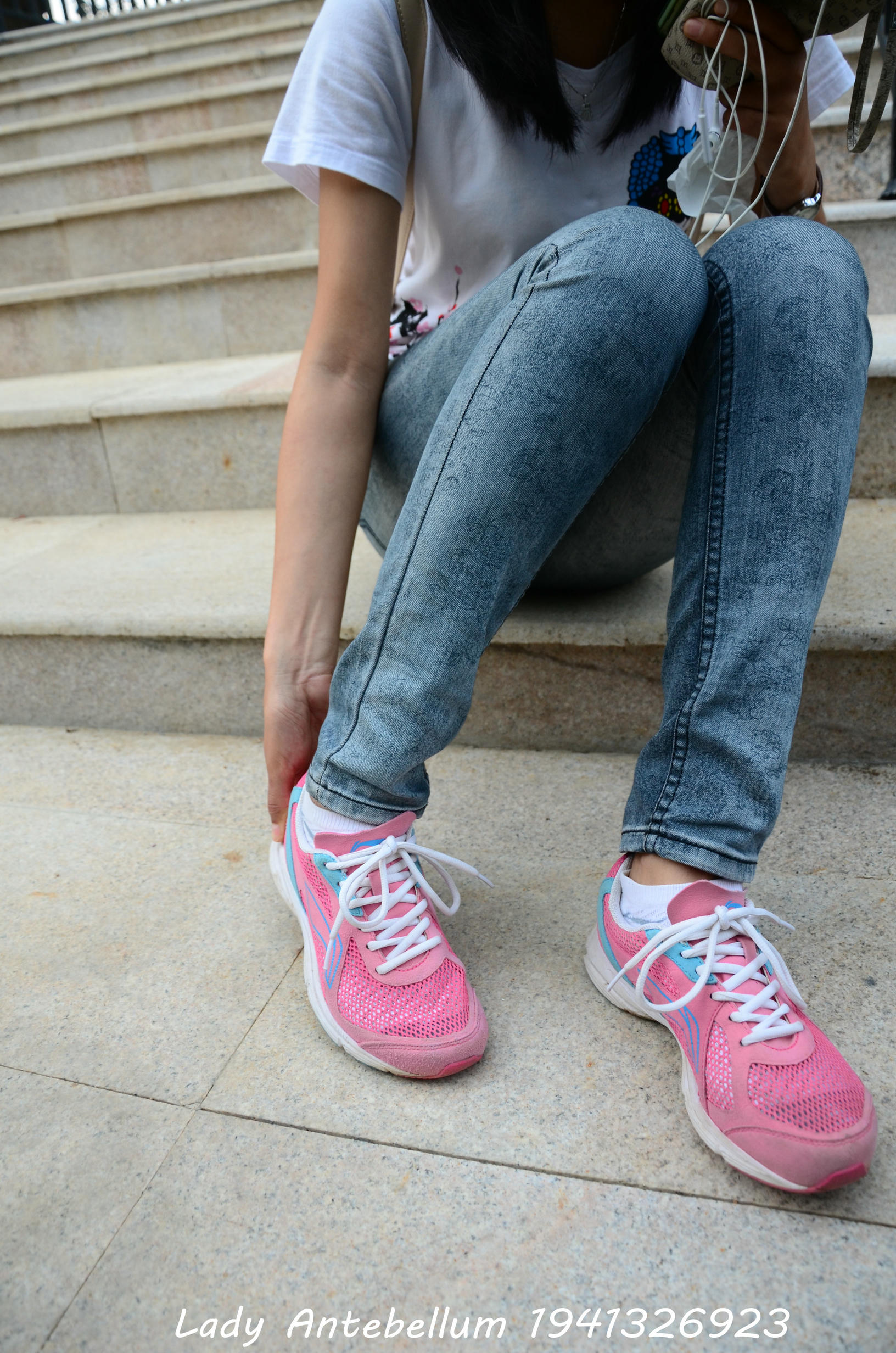 [战前女神] 恋足美腿棉袜女神级摄影套图 084 [53P-139MB]_第1集