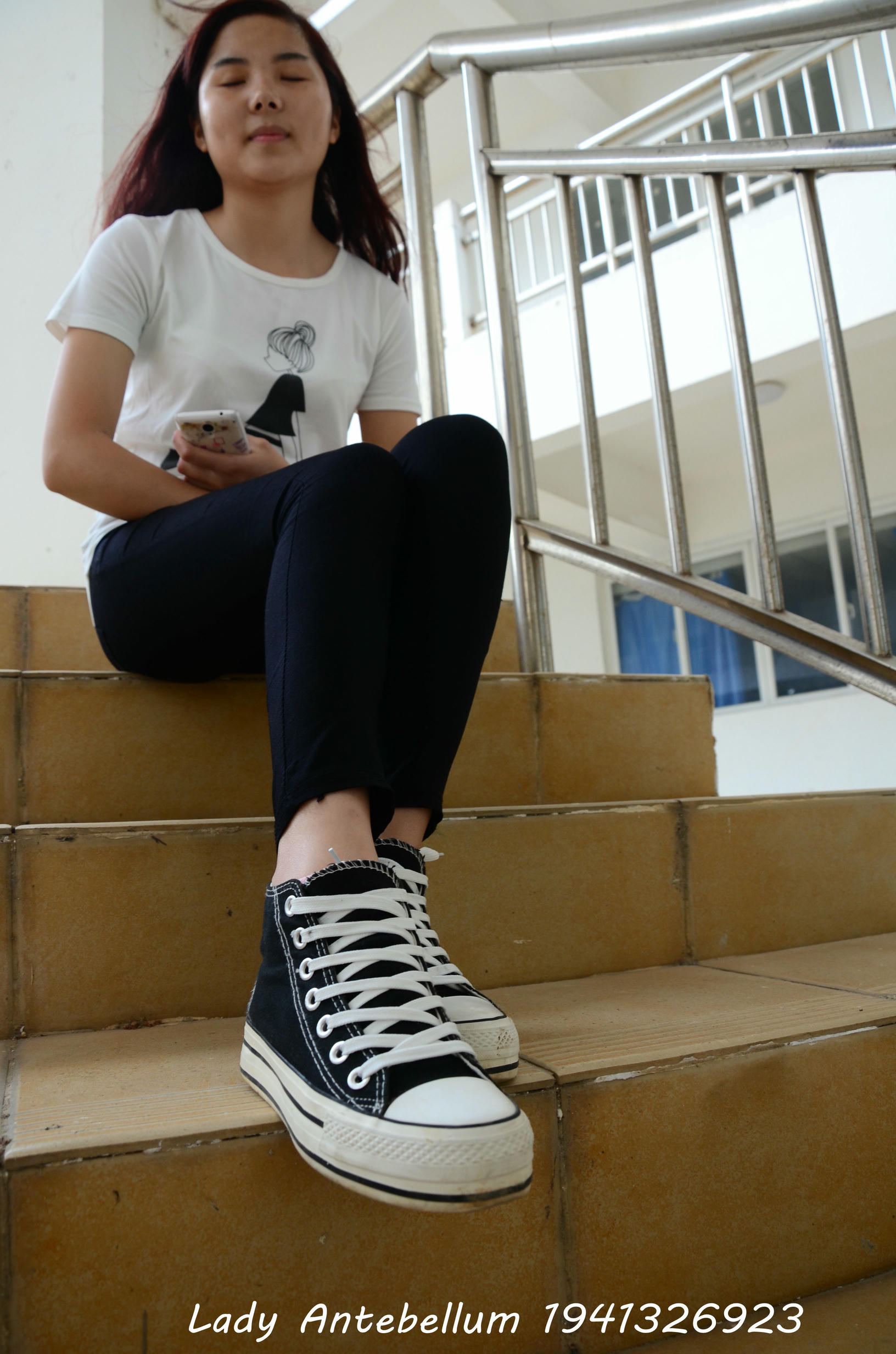 [战前女神] 恋足美腿棉袜女神级摄影套图 085 [79P-136MB]_第1集