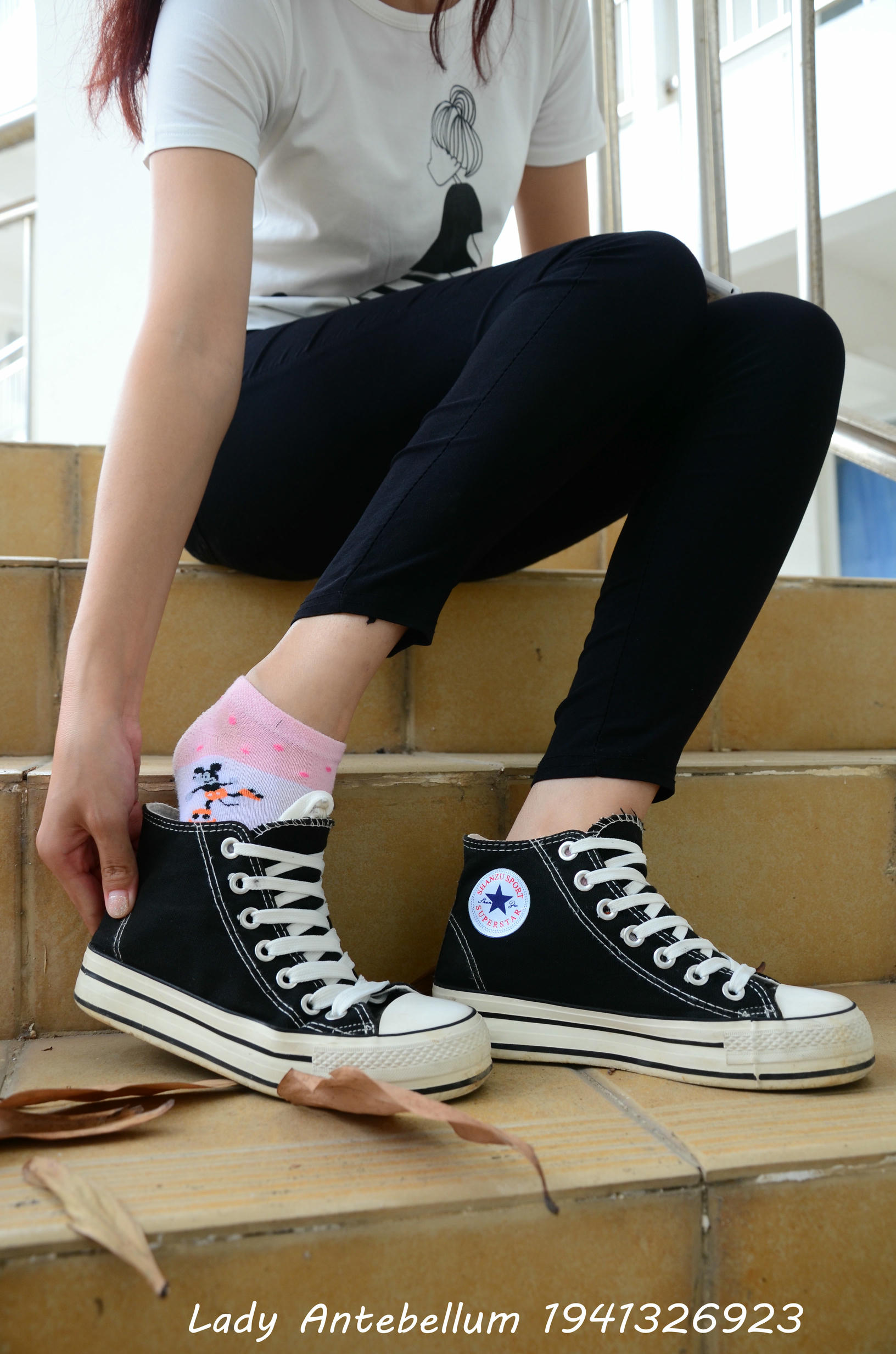 [战前女神] 恋足美腿棉袜女神级摄影套图 085 [79P-136MB]_第1集