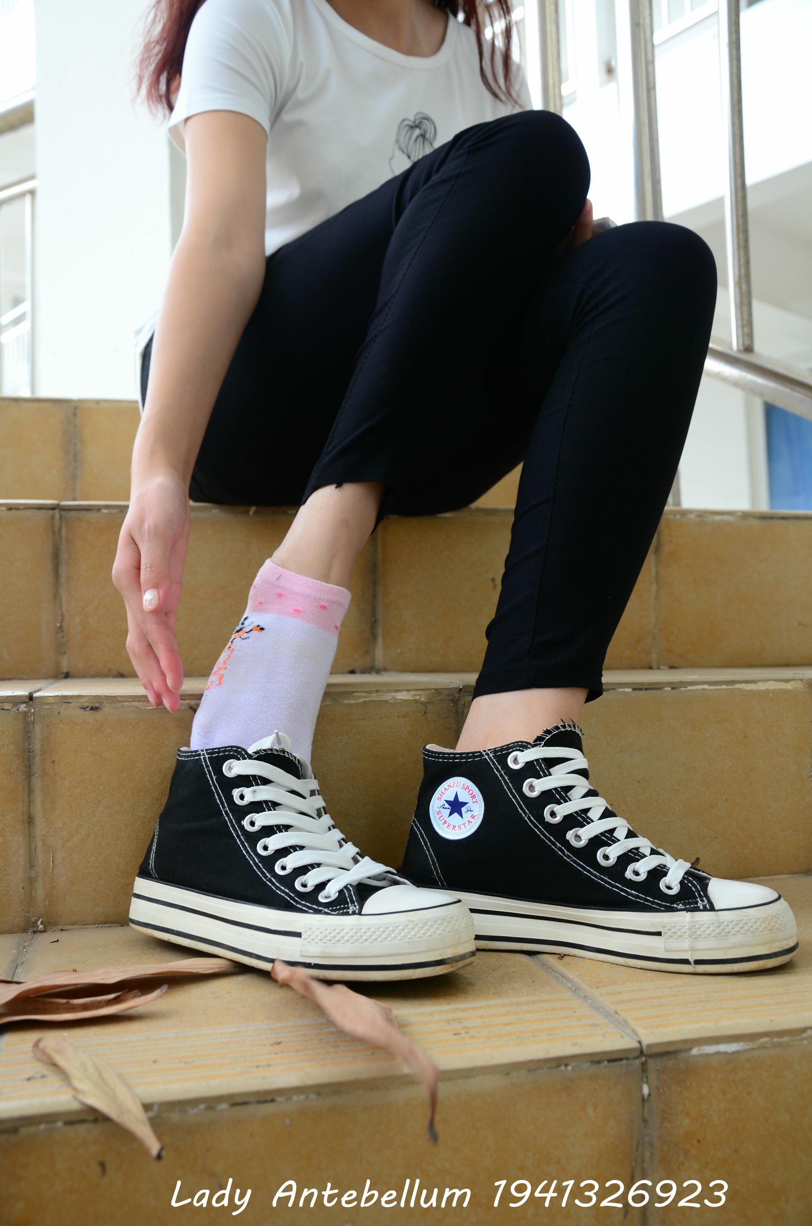 [战前女神] 恋足美腿棉袜女神级摄影套图 085 [79P-136MB]_第1集