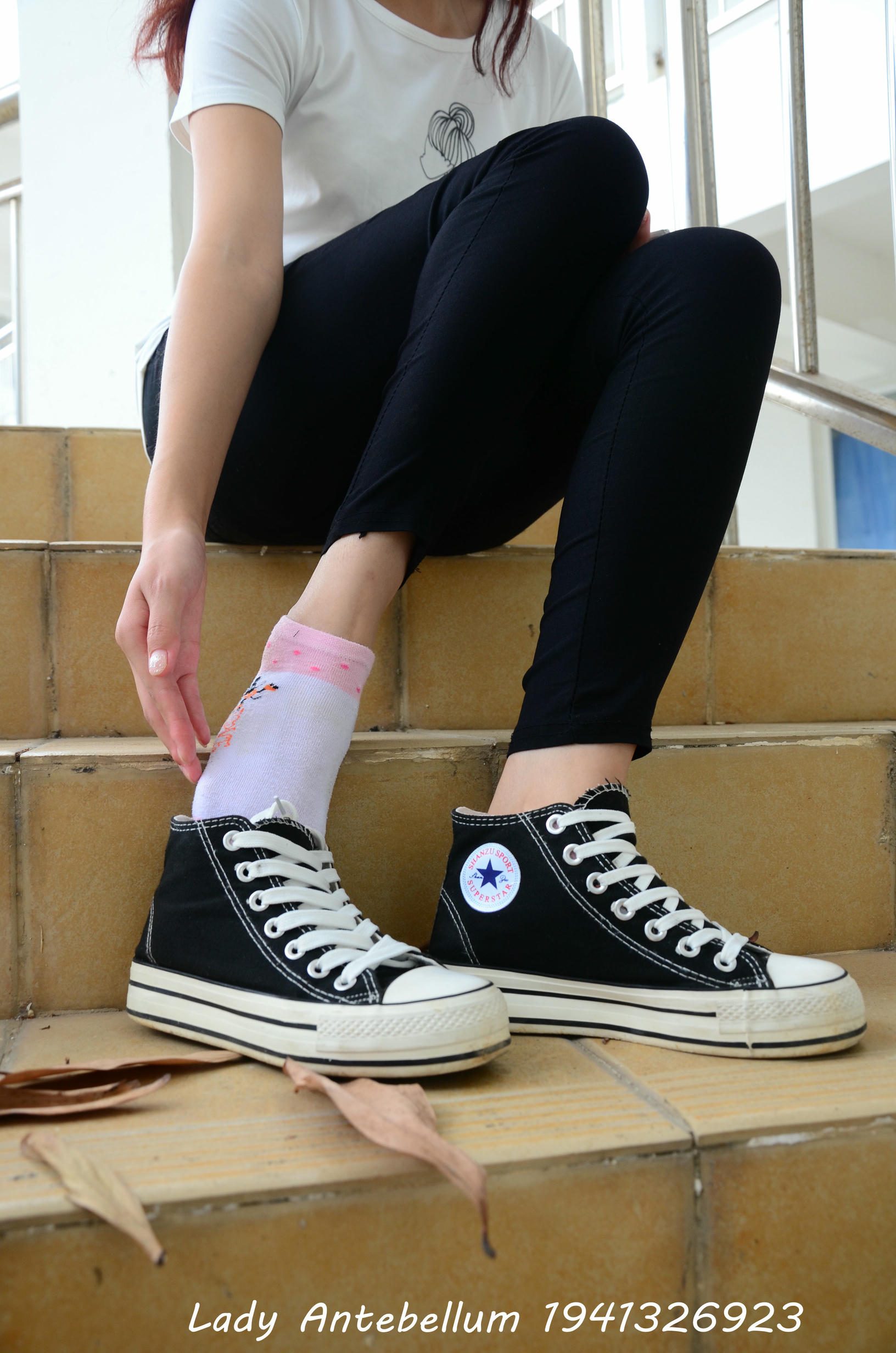 [战前女神] 恋足美腿棉袜女神级摄影套图 085 [79P-136MB]_第1集