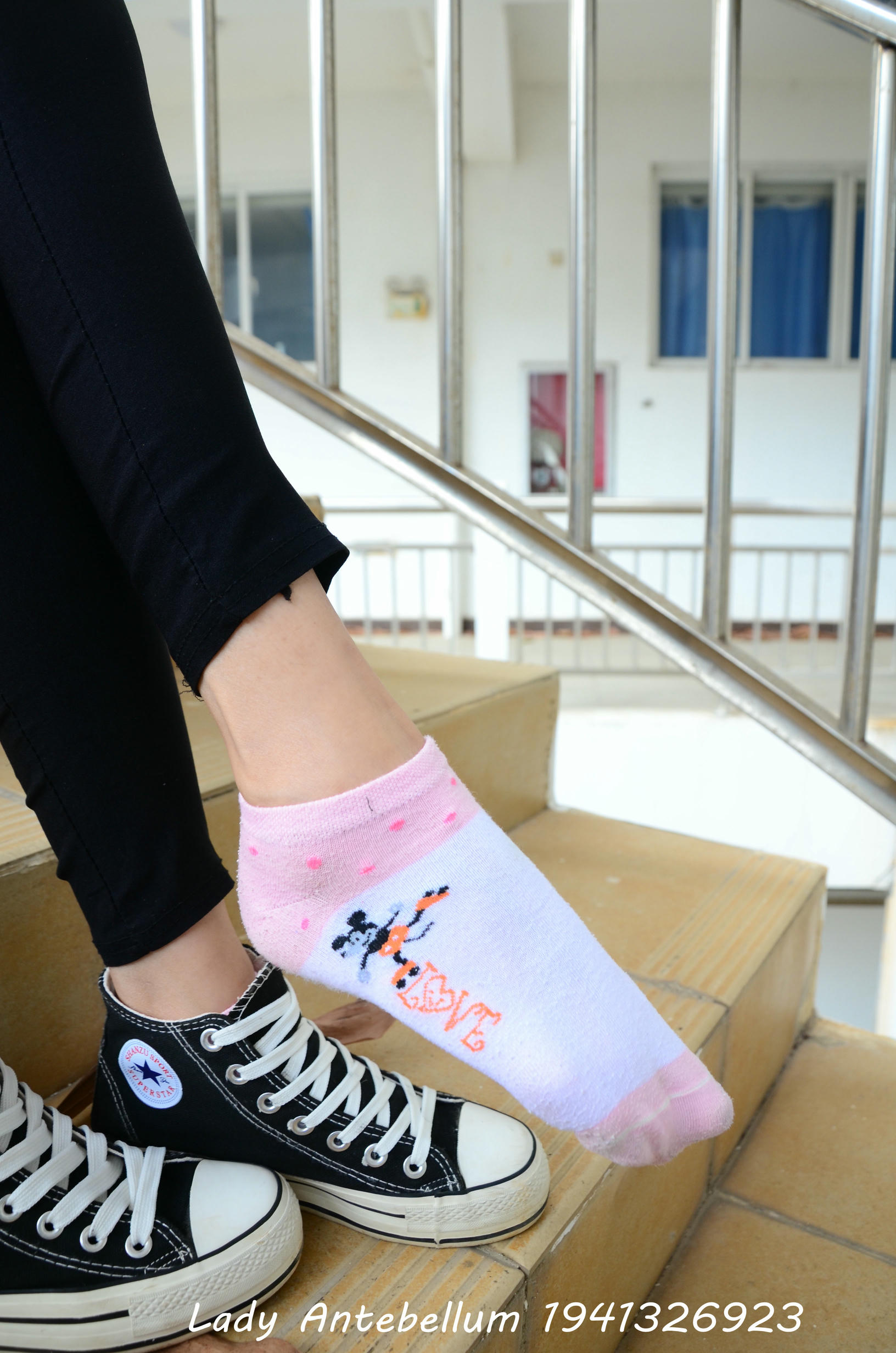 [战前女神] 恋足美腿棉袜女神级摄影套图 085 [79P-136MB]_第1集