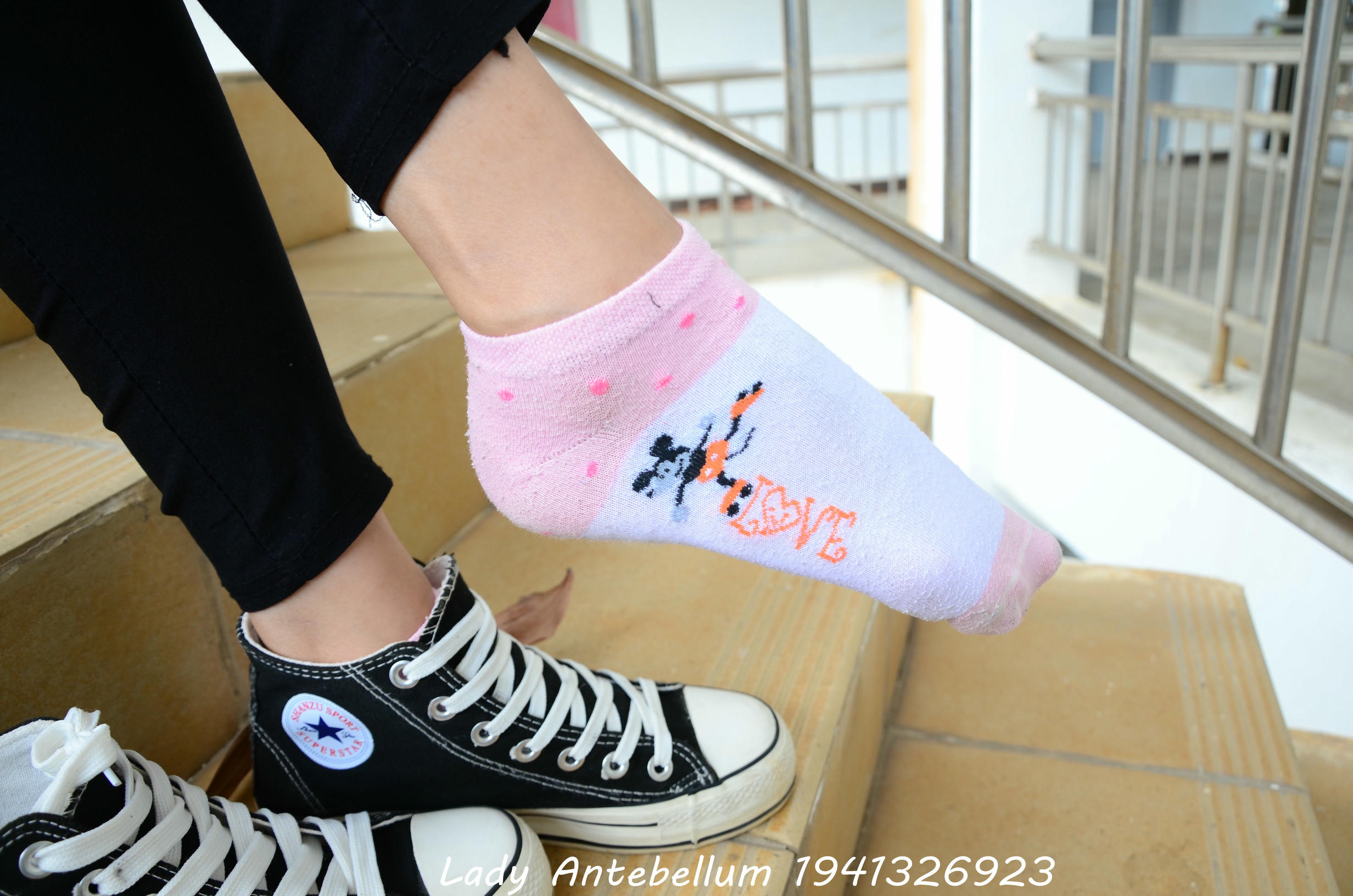 [战前女神] 恋足美腿棉袜女神级摄影套图 085 [79P-136MB]_第1集