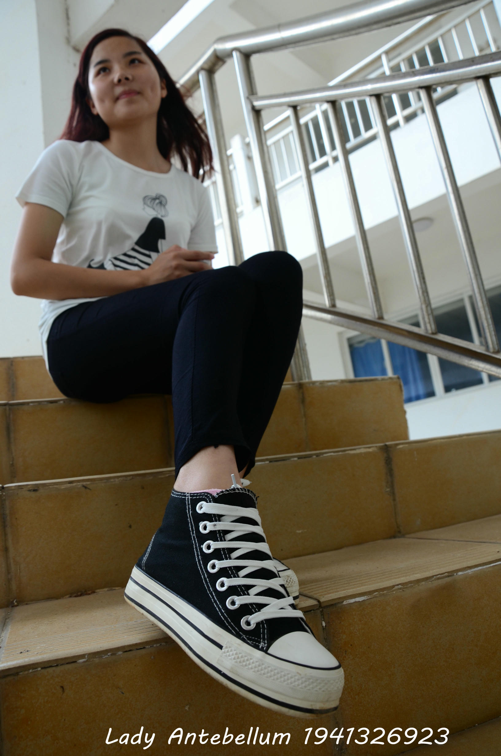 [战前女神] 恋足美腿棉袜女神级摄影套图 085 [79P-136MB]_第1集