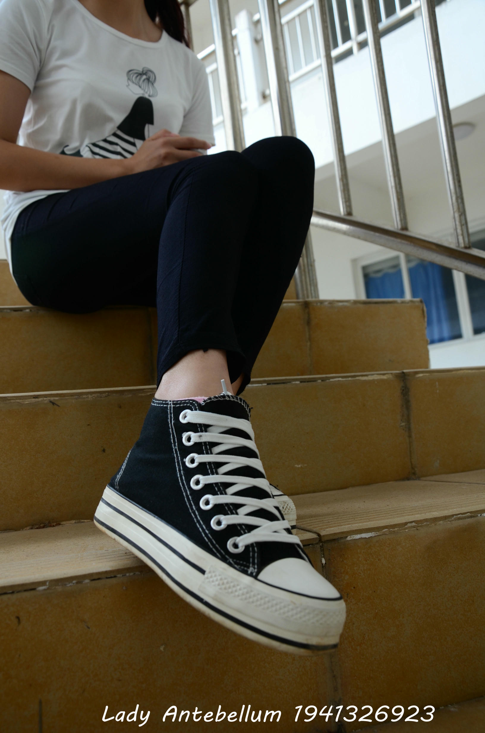 [战前女神] 恋足美腿棉袜女神级摄影套图 085 [79P-136MB]_第1集